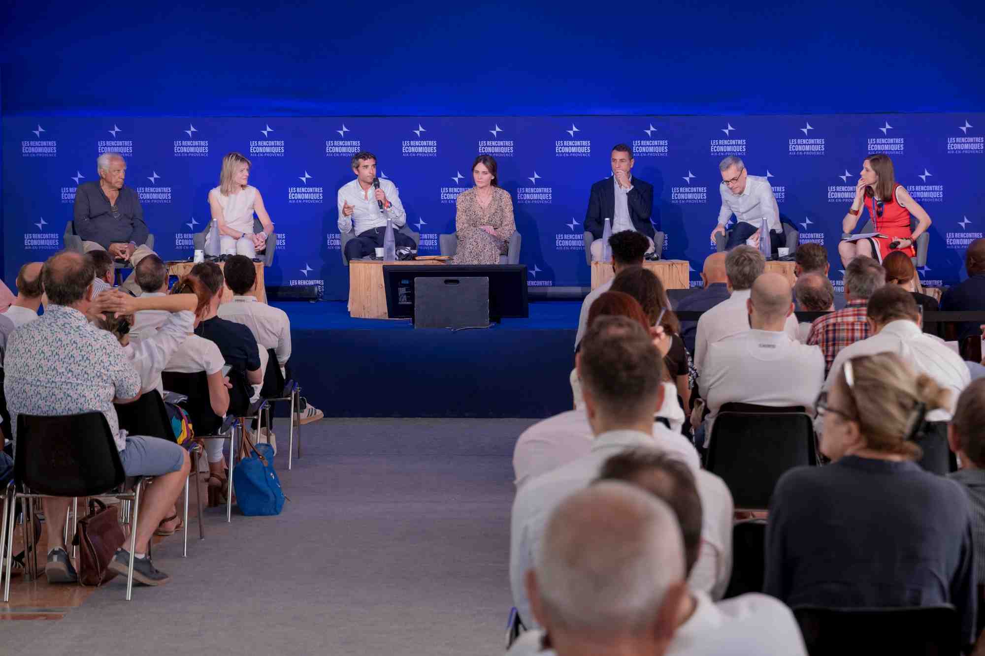 La table ronde « Endiguer la fuite de l’épargne » lors des Rencontres économiques d’Aix-en-Provence, le 5 juillet 2025.