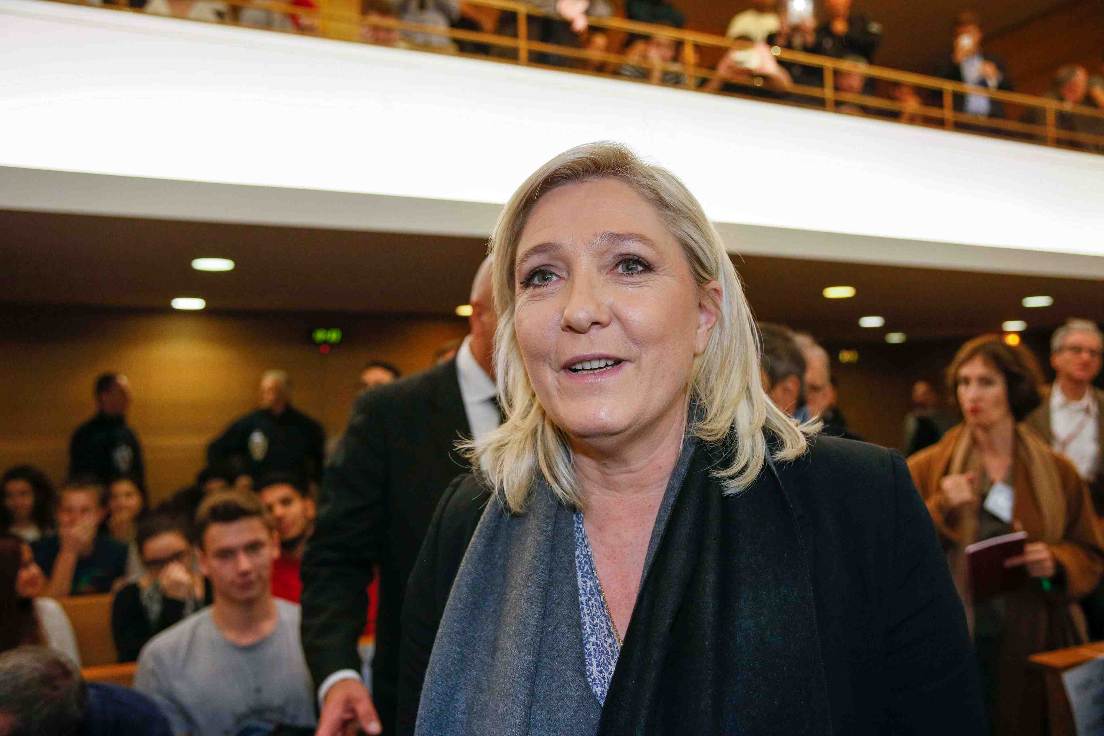 Le procureur demande la relaxe de marine le pen