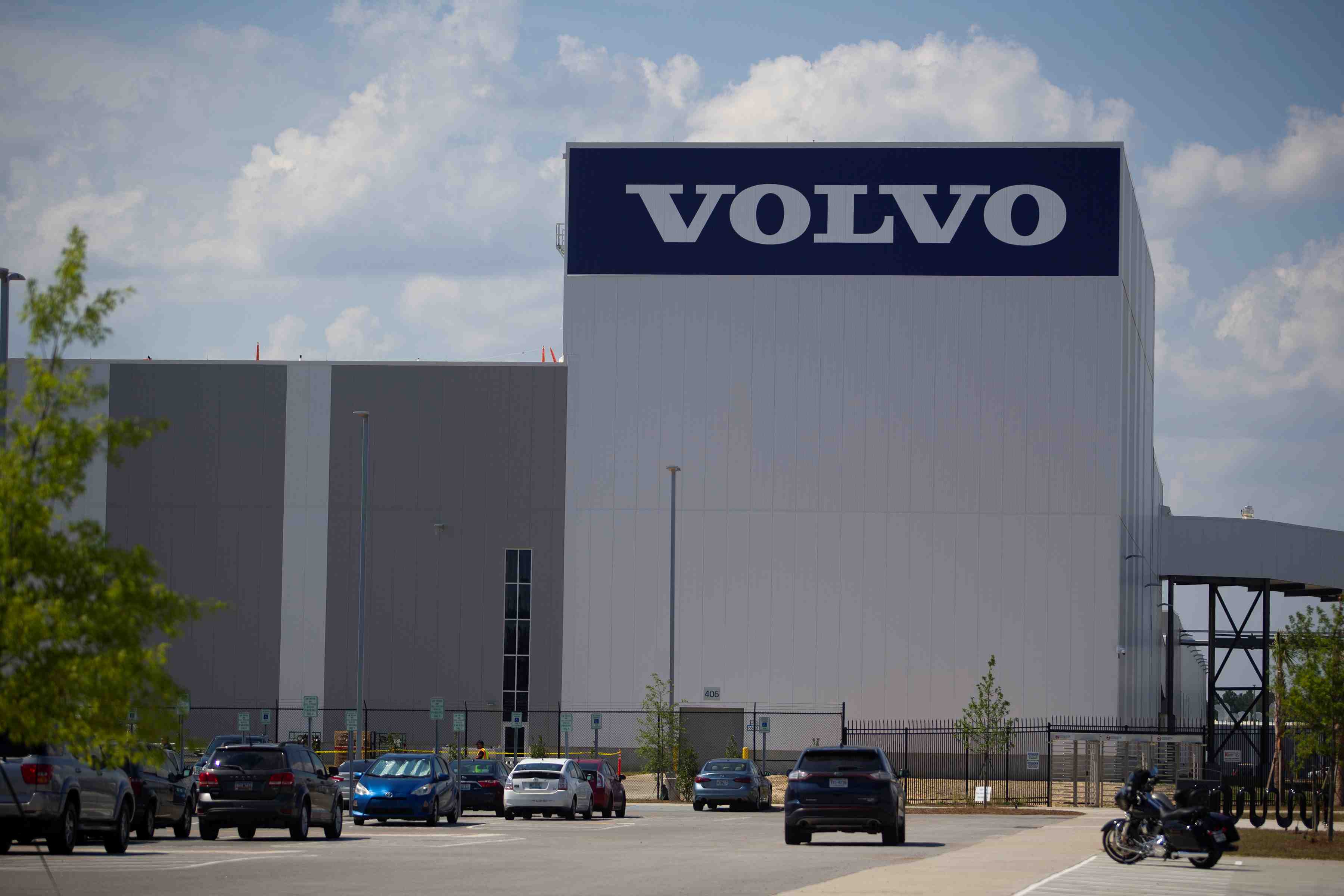 Volvo cesse d'assembler en iran a cause des sanctions americaines