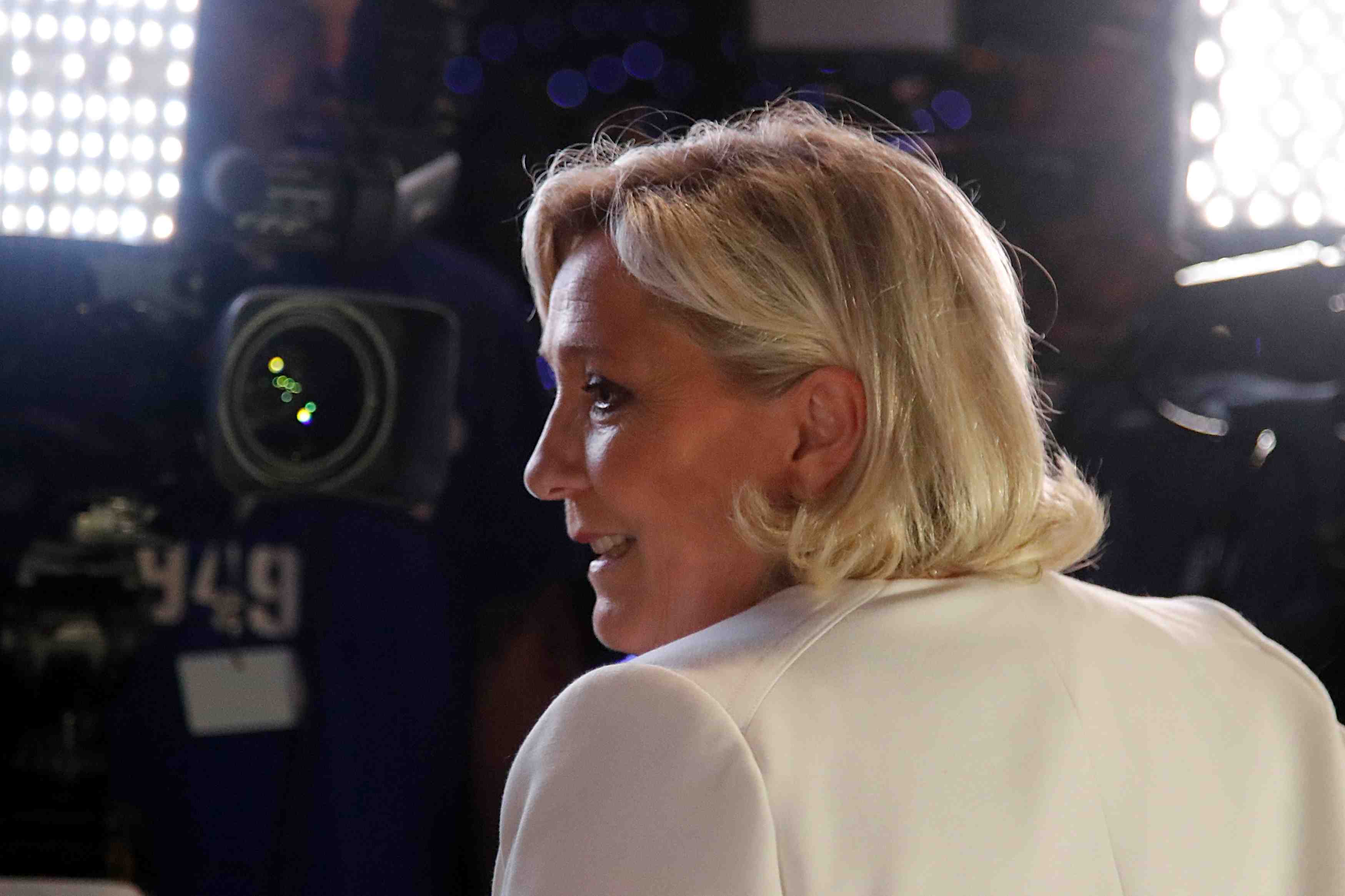 Le pen renvoyee en proces dans l'affaire des images de daech
