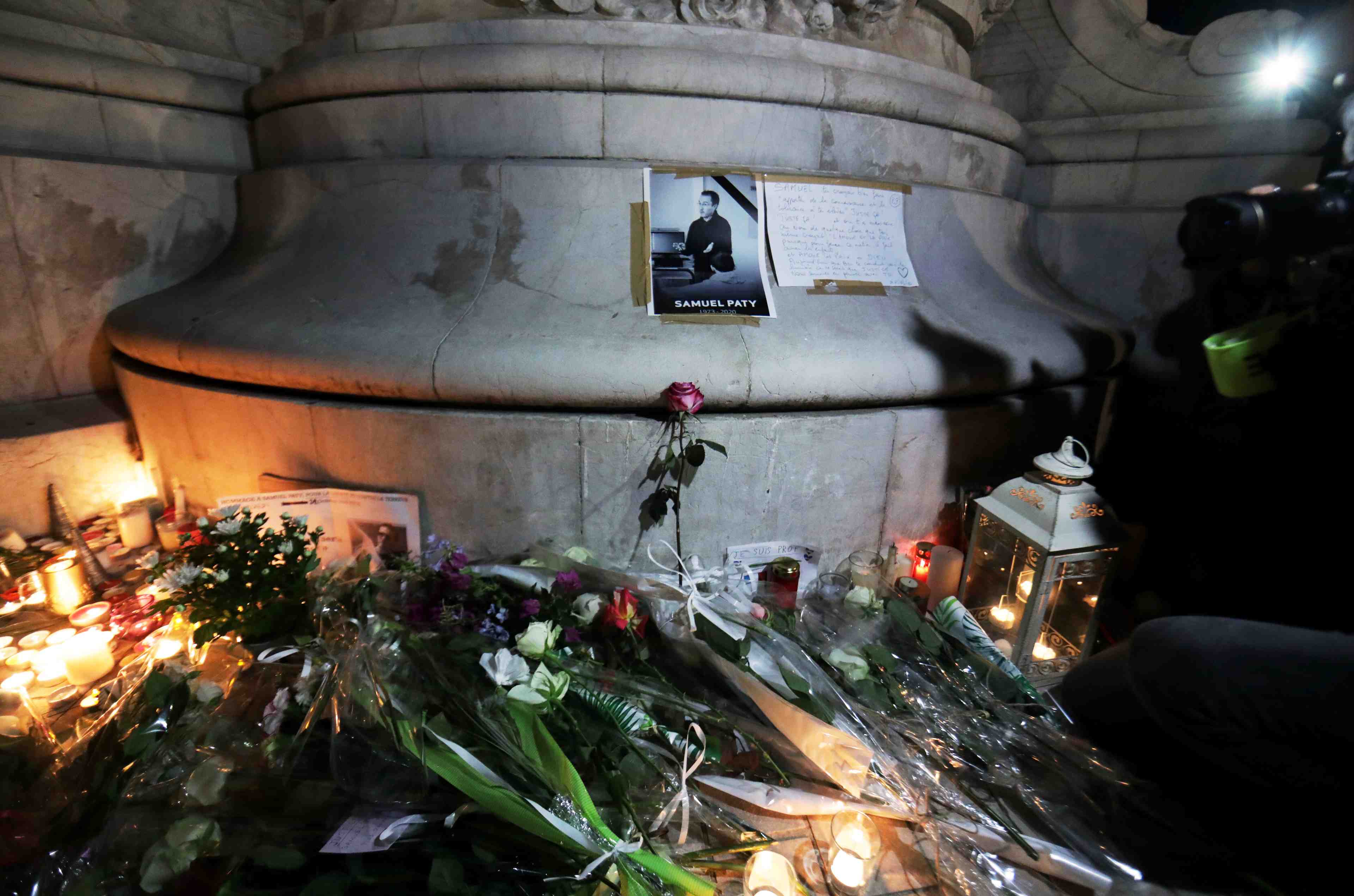 France: sept interpellations dans l'enquete sur l'assassinat de samuel paty