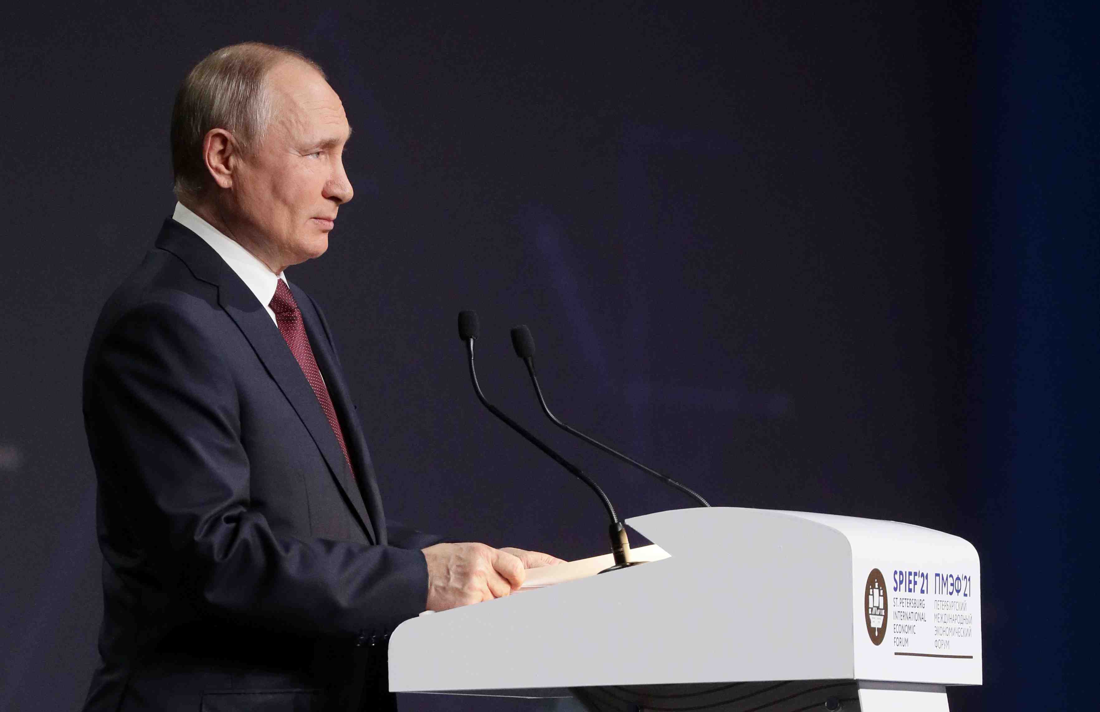 Poutine accuse washington de faire du dollar une arme economique