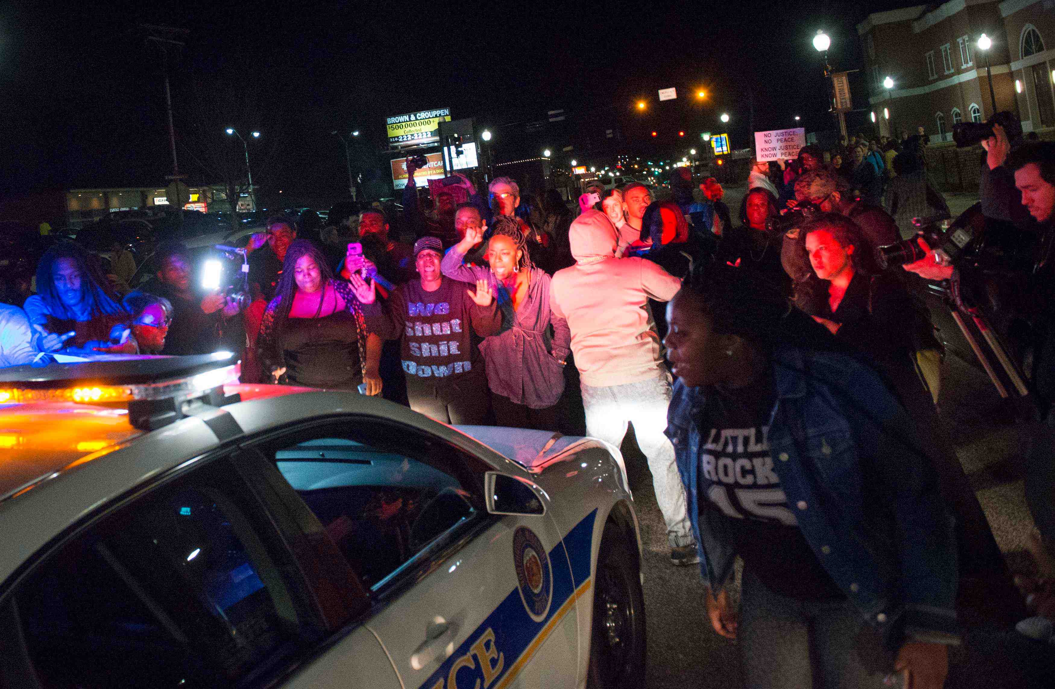 Deux policiers blesses a ferguson
