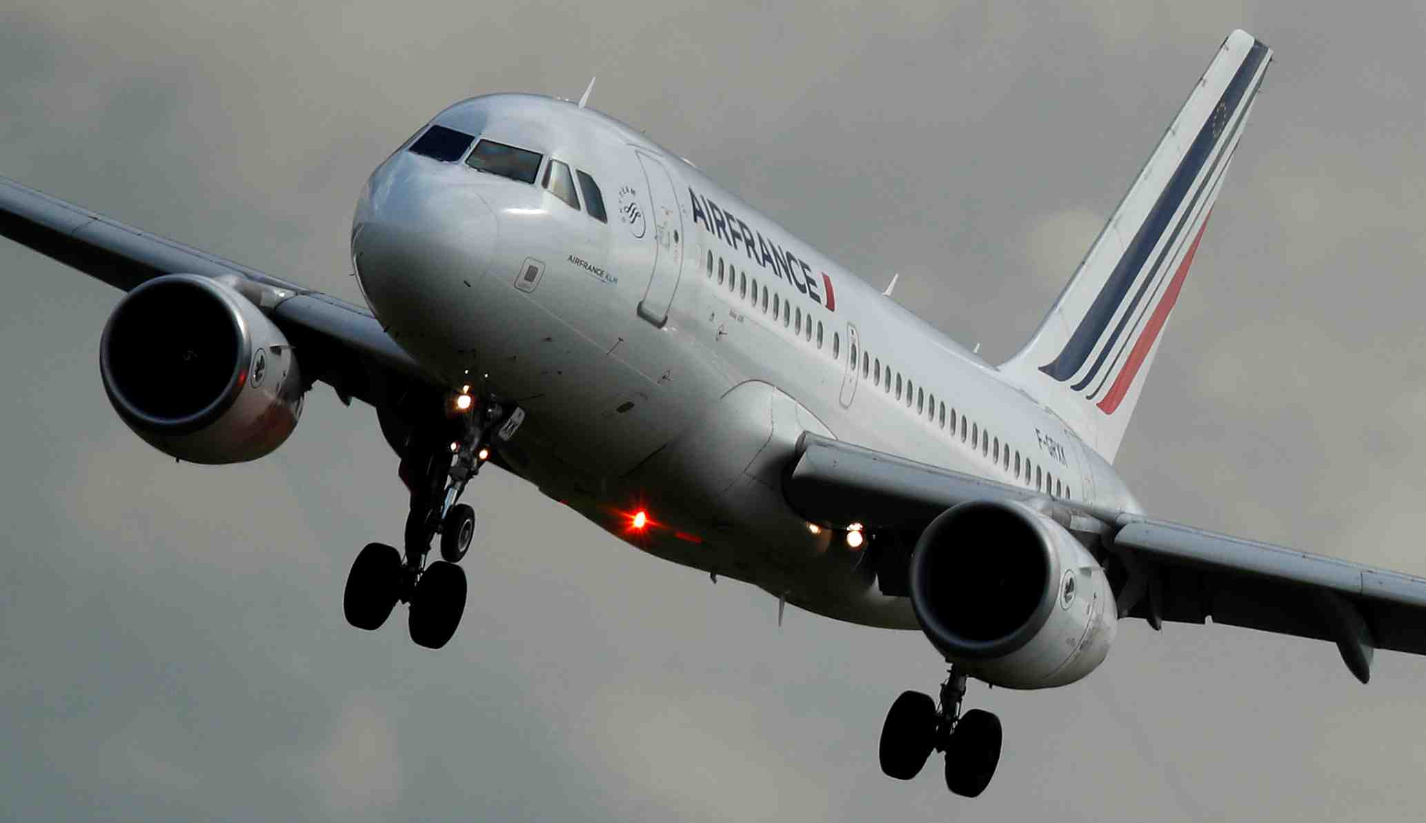 Air france: la cfdt denonce une "prise en otage" par les pilotes