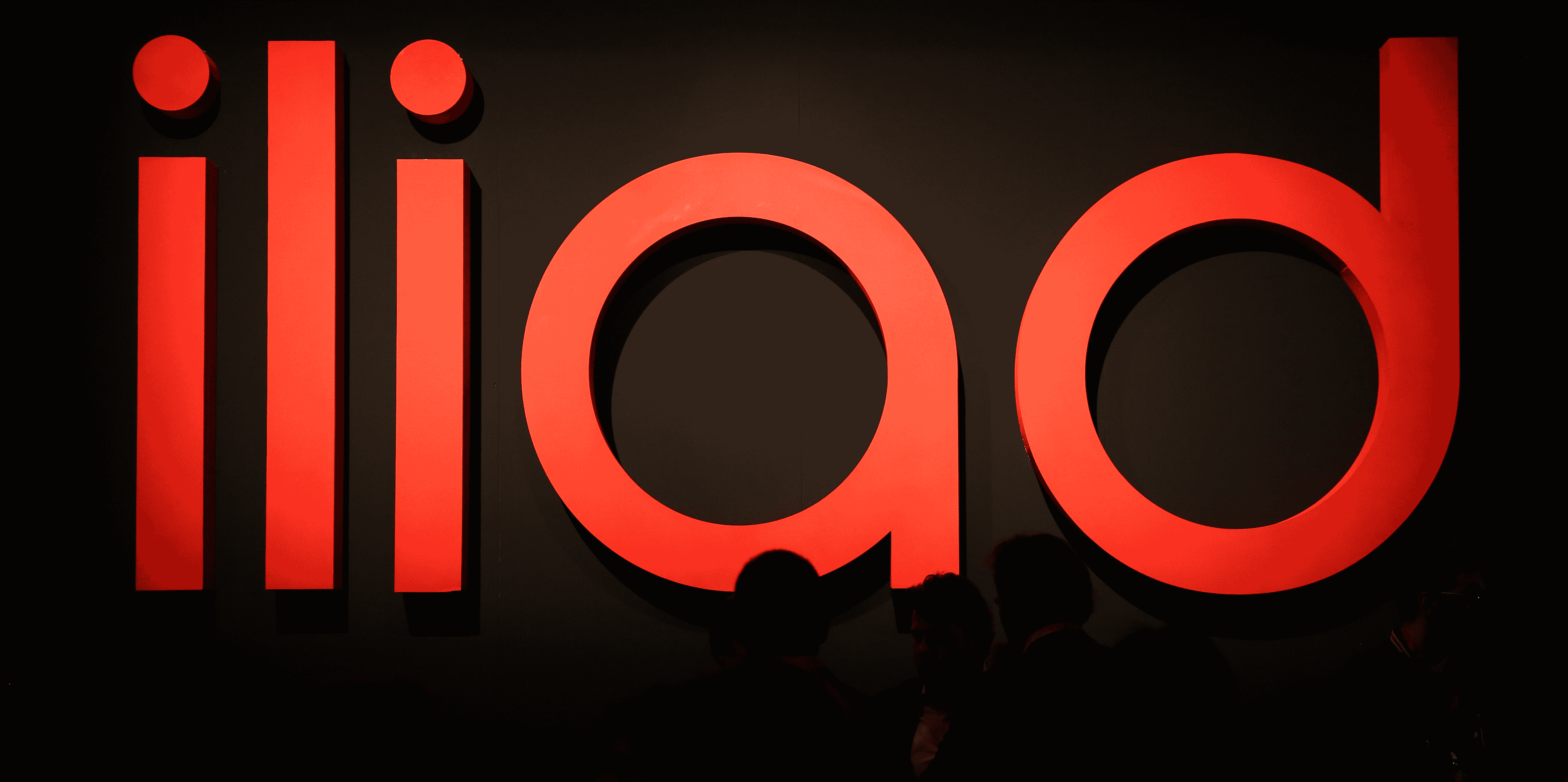 Iliad perd des abonnes mobiles au premier semestre, revoit son objectif 2020