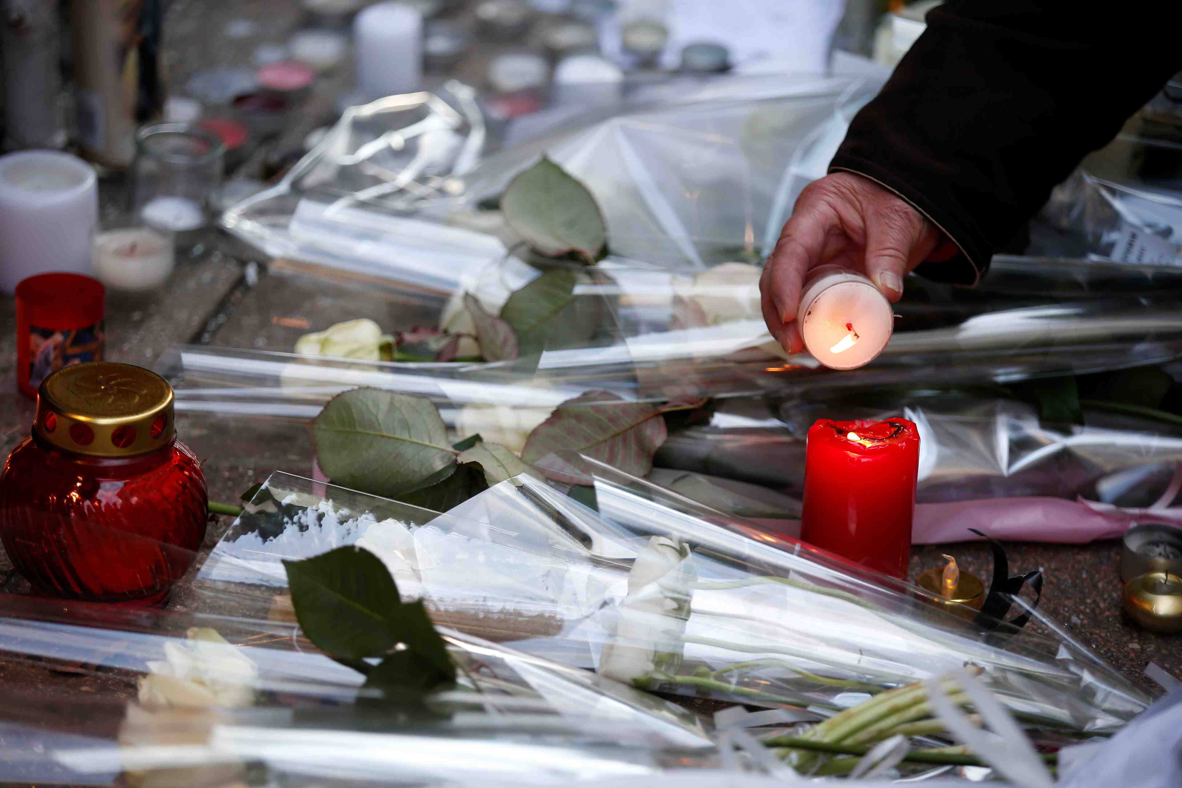 Une 3e victime decede a strasbourg, le tueur presume introuvable