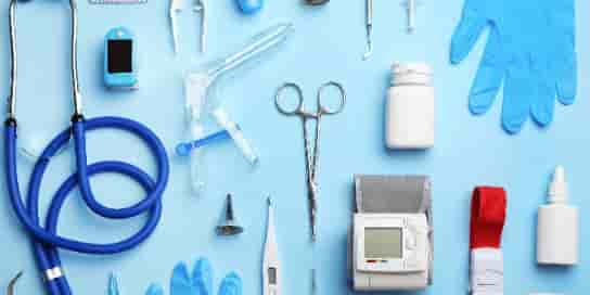 La plateforme Broc'Santé, lancée au printemps 2024 par le CHU de Montpellier, permet aux différents services de se fournir en mobilier, fournitures bureautiques et consommables, dispositifs médicaux non stériles et petits matériels de laboratoire auprès d'autres services qui n'en ont pas ou plus l'utilité.