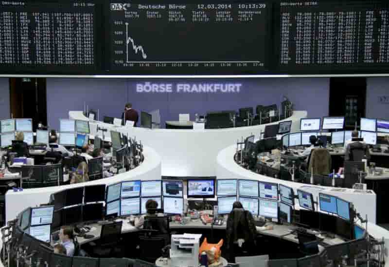 Les Bourses européennes creusent leurs pertes à la mi-séance