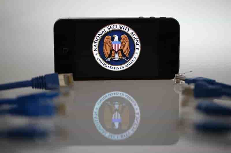 La nsa suspend provisoirement ses ecoutes aux etats-unis