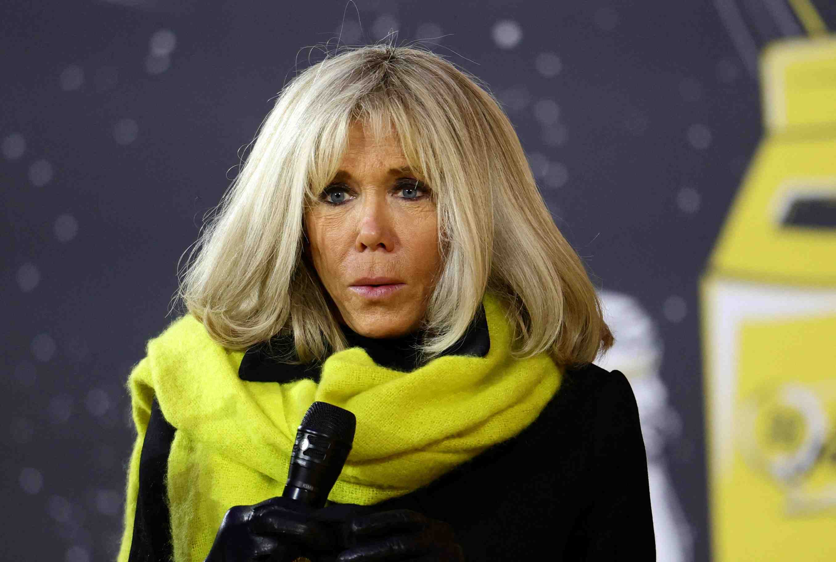 Comme vous, j'attends", dit brigitte macron a propos d'une candidature de son mari