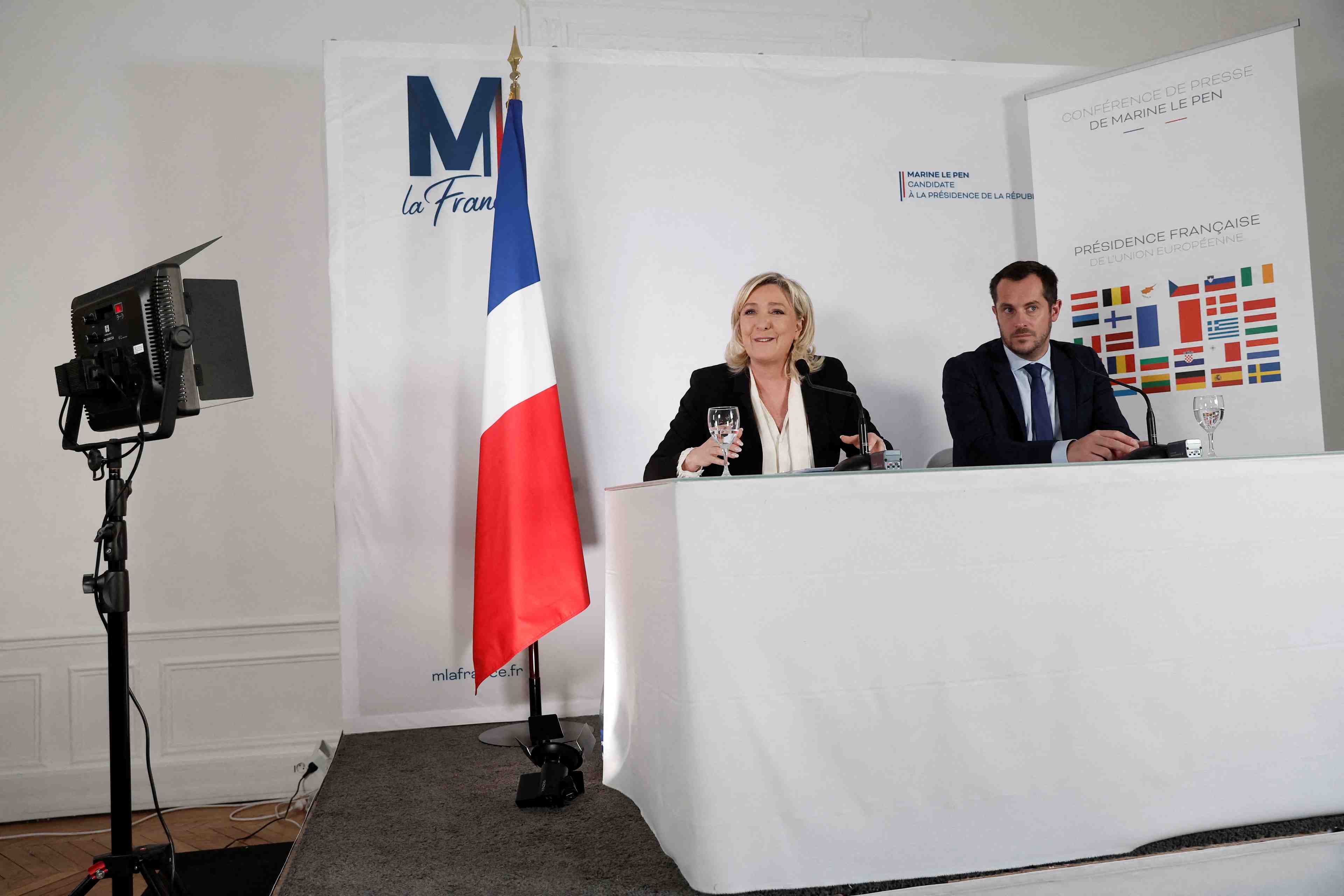 Immigration et energie, priorites de le pen si elle entre a l'elysee