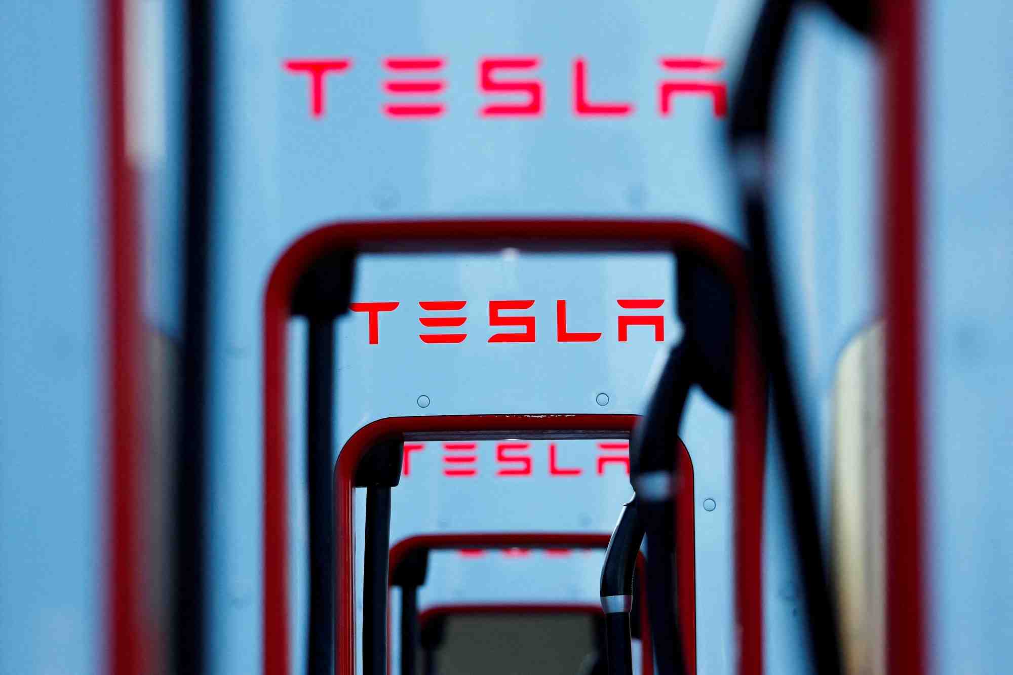 Photo d'archives de superchargeurs tesla a mojave, en californie