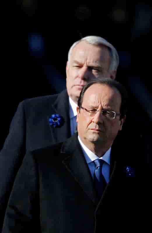 Hollande hué, "c'est la République que l'on vise", juge Ayrault