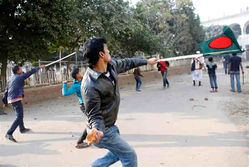 Heurts lors de manifestations contre les élections au Bangladesh