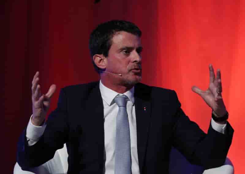 La chef des socialistes appelle valls a demissionner de l'assemblee