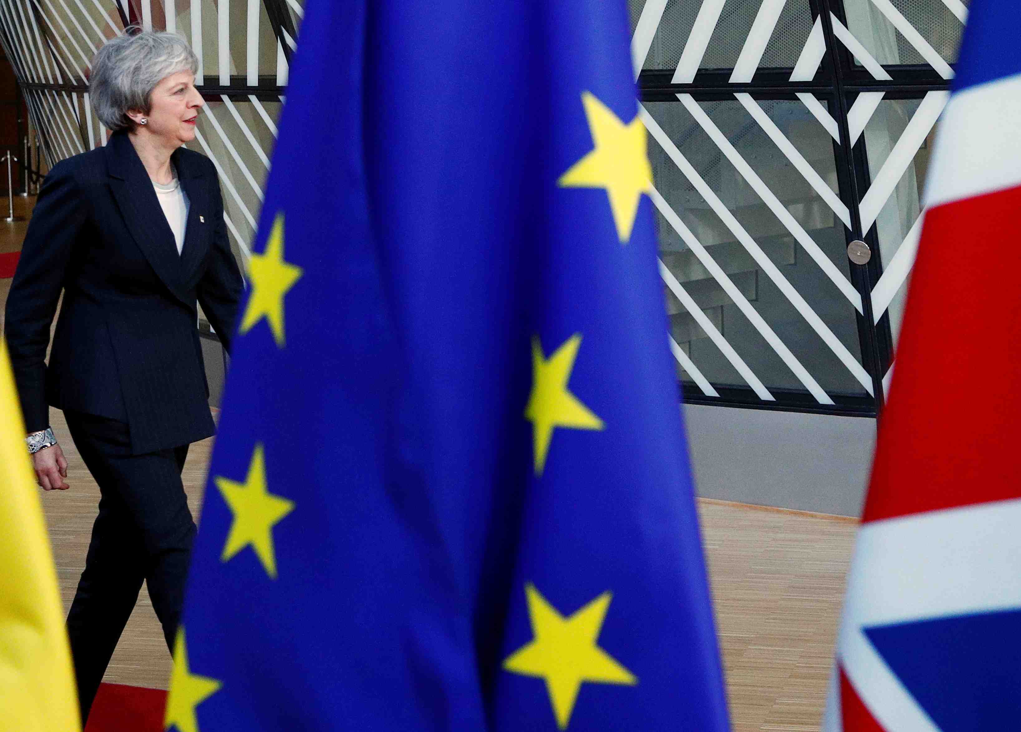 A bruxelles, may ne s'attend pas a une "avancee immediate"