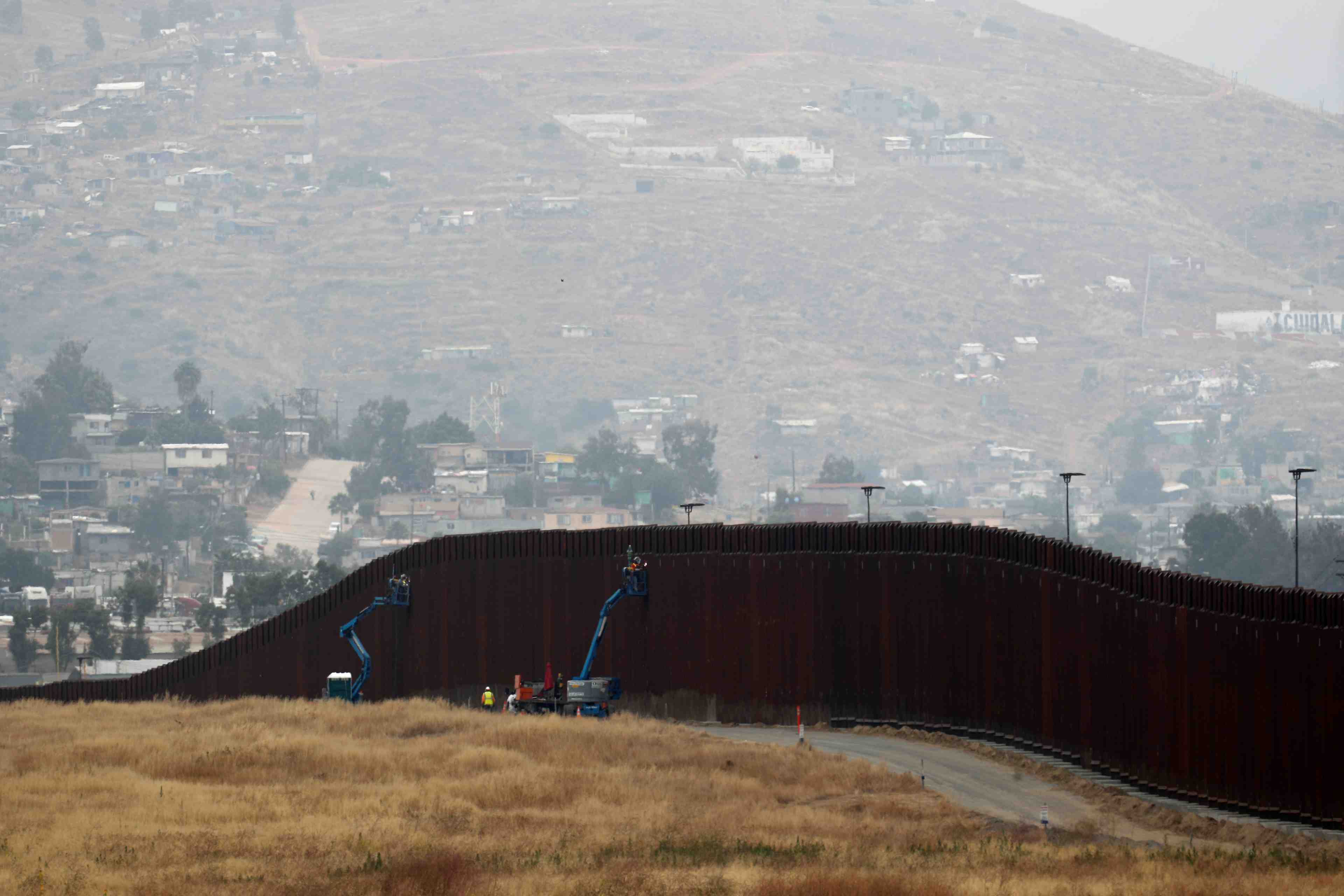 La cour supreme autorise trump a utiliser des fonds du pentagone pour son mur