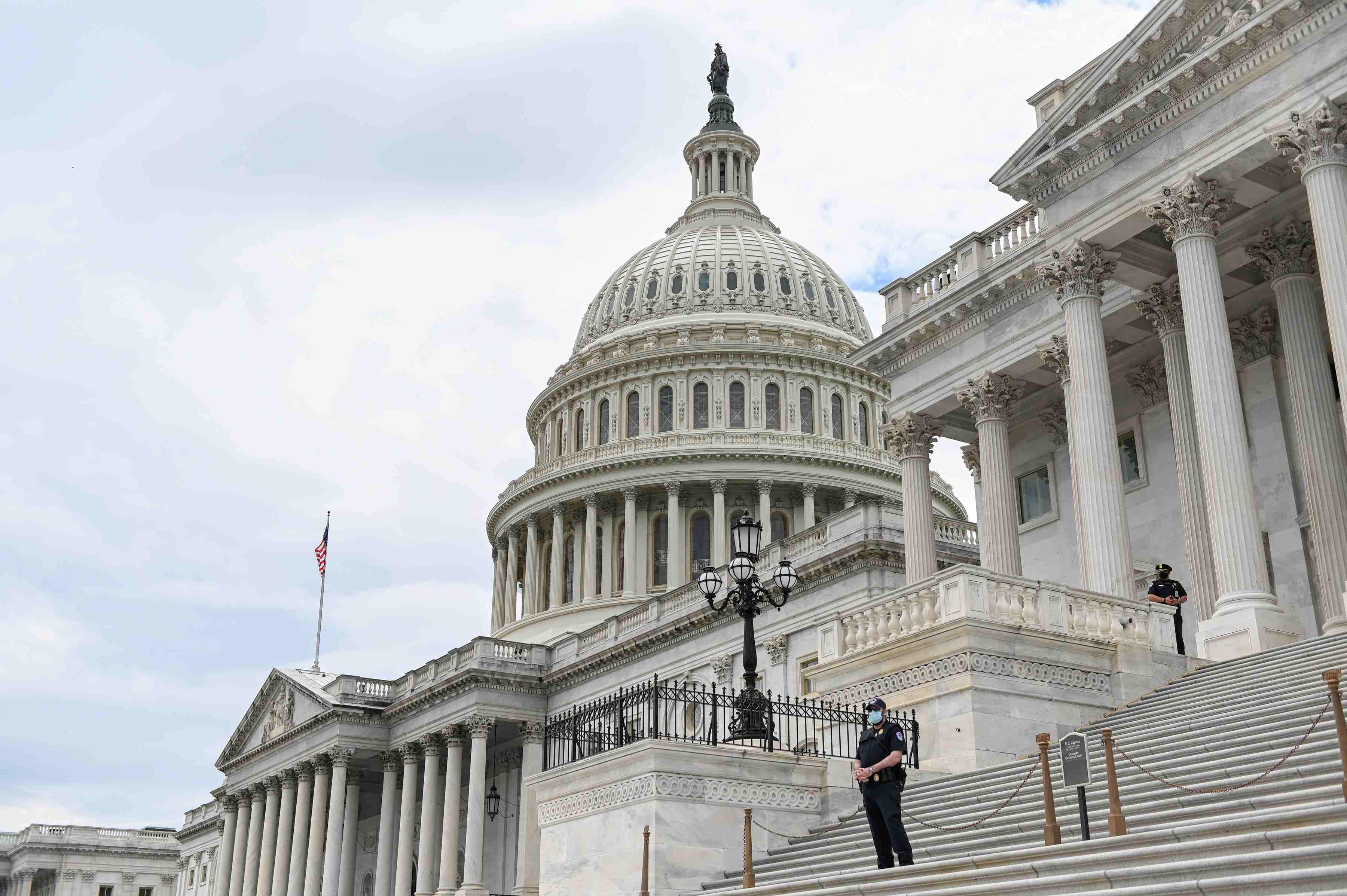Le congres us approuve des sanctions sur la loi de securite a hong kong