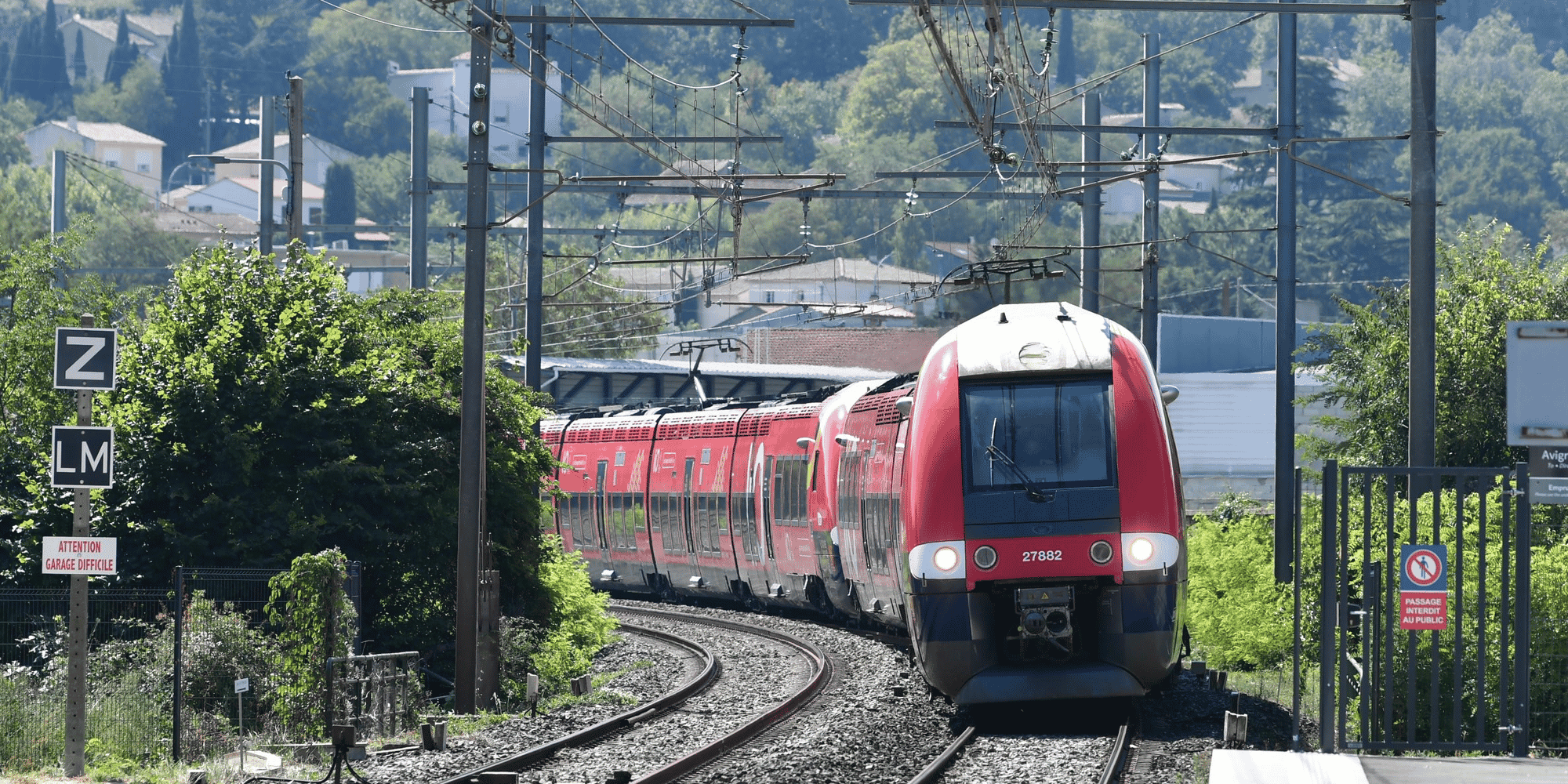 Le 29 août 2022, les circulations de voyageurs reprennent sur la ligne SNCF de la rive droite du Rhône, reliant Pont-Saint-Esprit, Avignon et Nîmes, avec une desserte à Bagnols-sur-Cèze.