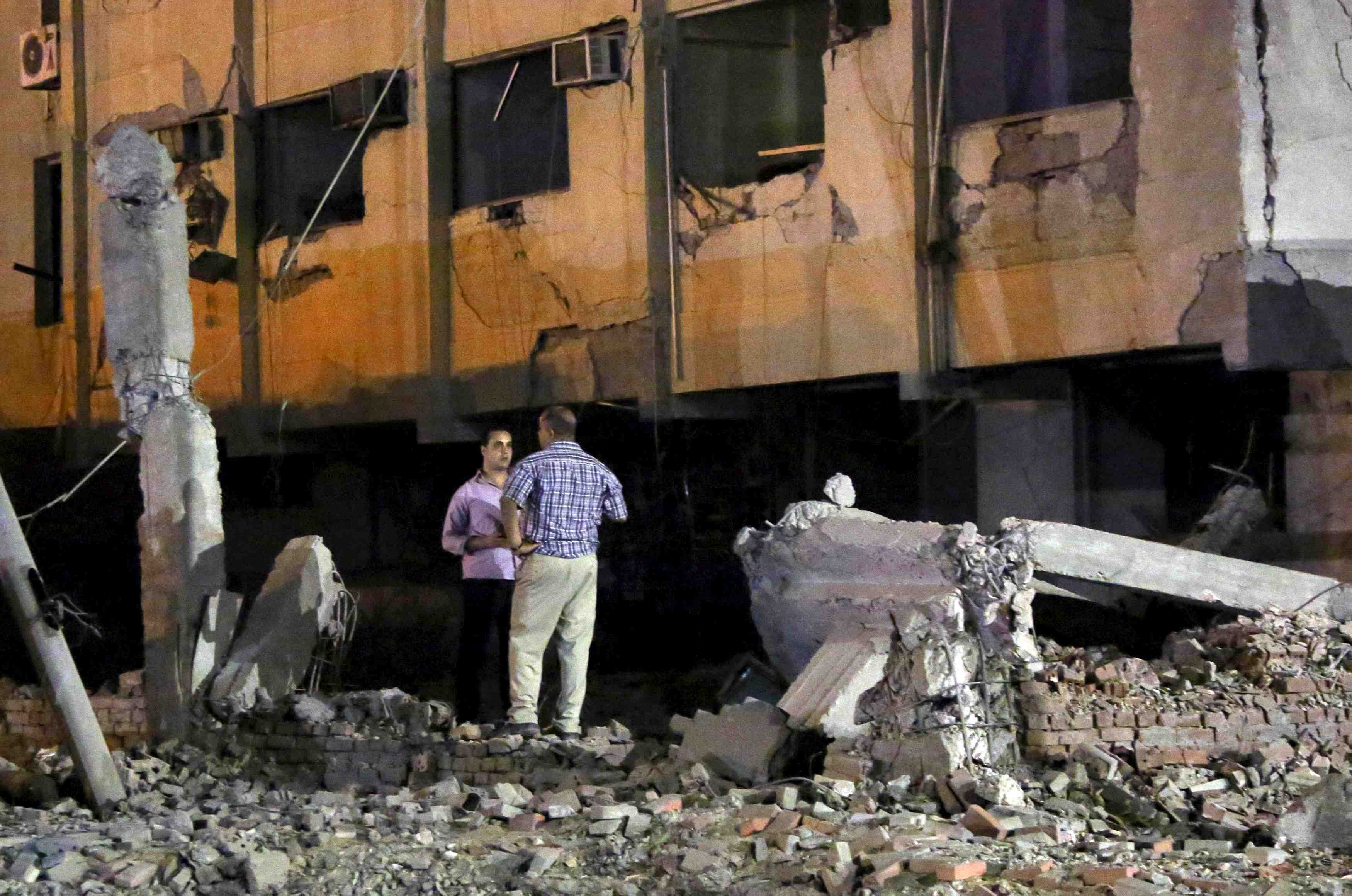 Explosion d'une voiture piegee au caire, six blesses