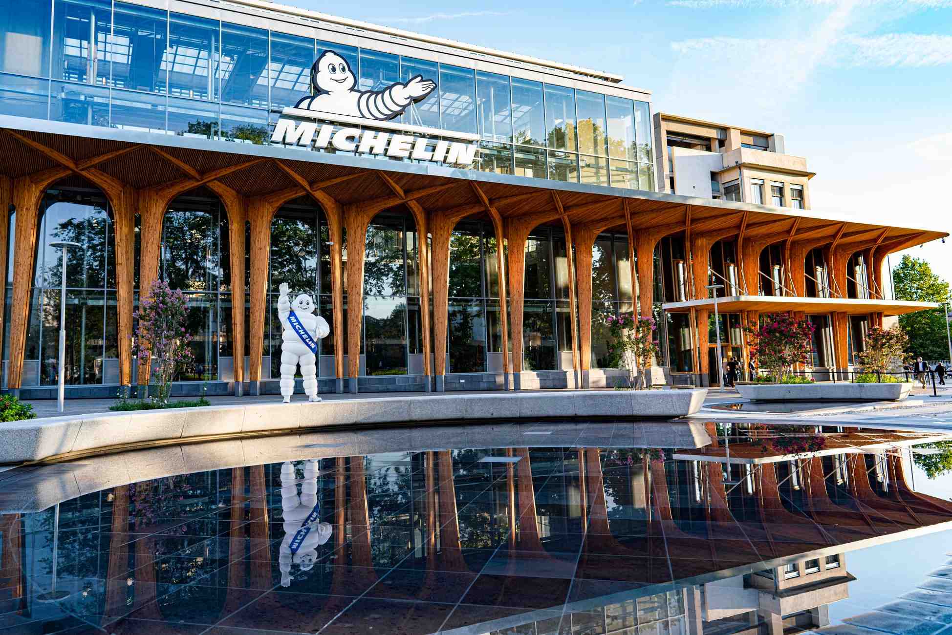 Michelin, dont le siège social se trouve à Clermont-Ferrand, comptera 18.000 salariés en France après la fermeture des sites de Cholet et de Vannes.
