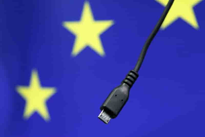 Chargeur telephonique unique: la ce donne des signes d'impatience