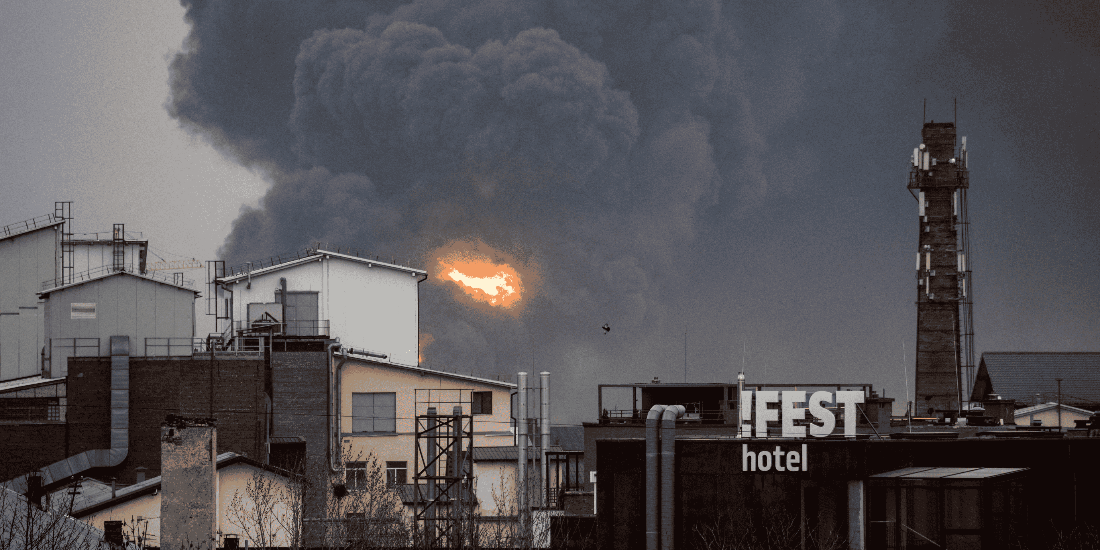 Ukraine: une ville proche de tchernobyl aux mains des russes, biden traite poutine de "boucher"