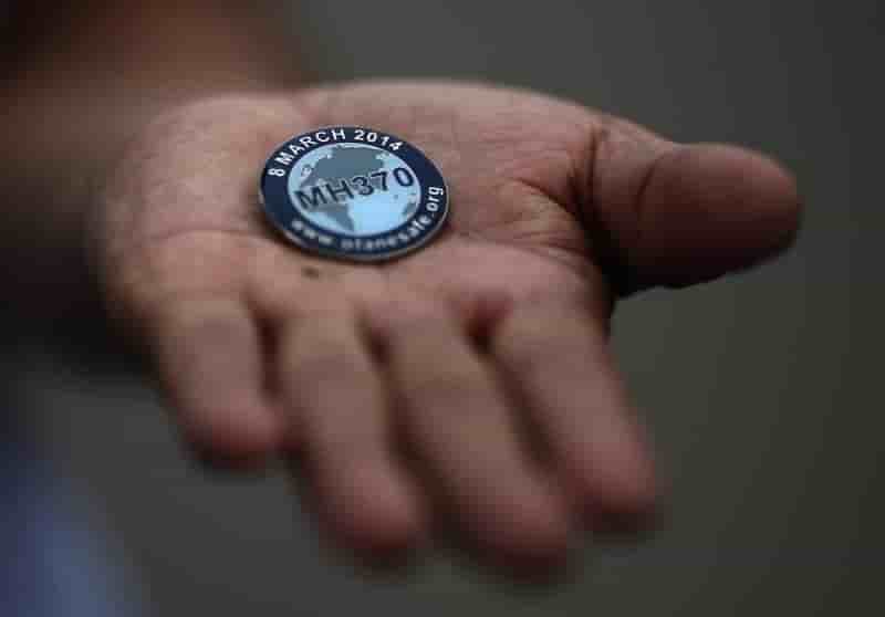 Un morceau d'aile retrouve a la reunion relance les speculations sur le vol mh370