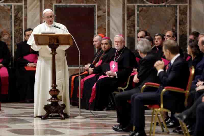 Le pape appelle les europeens a defendre l'ue