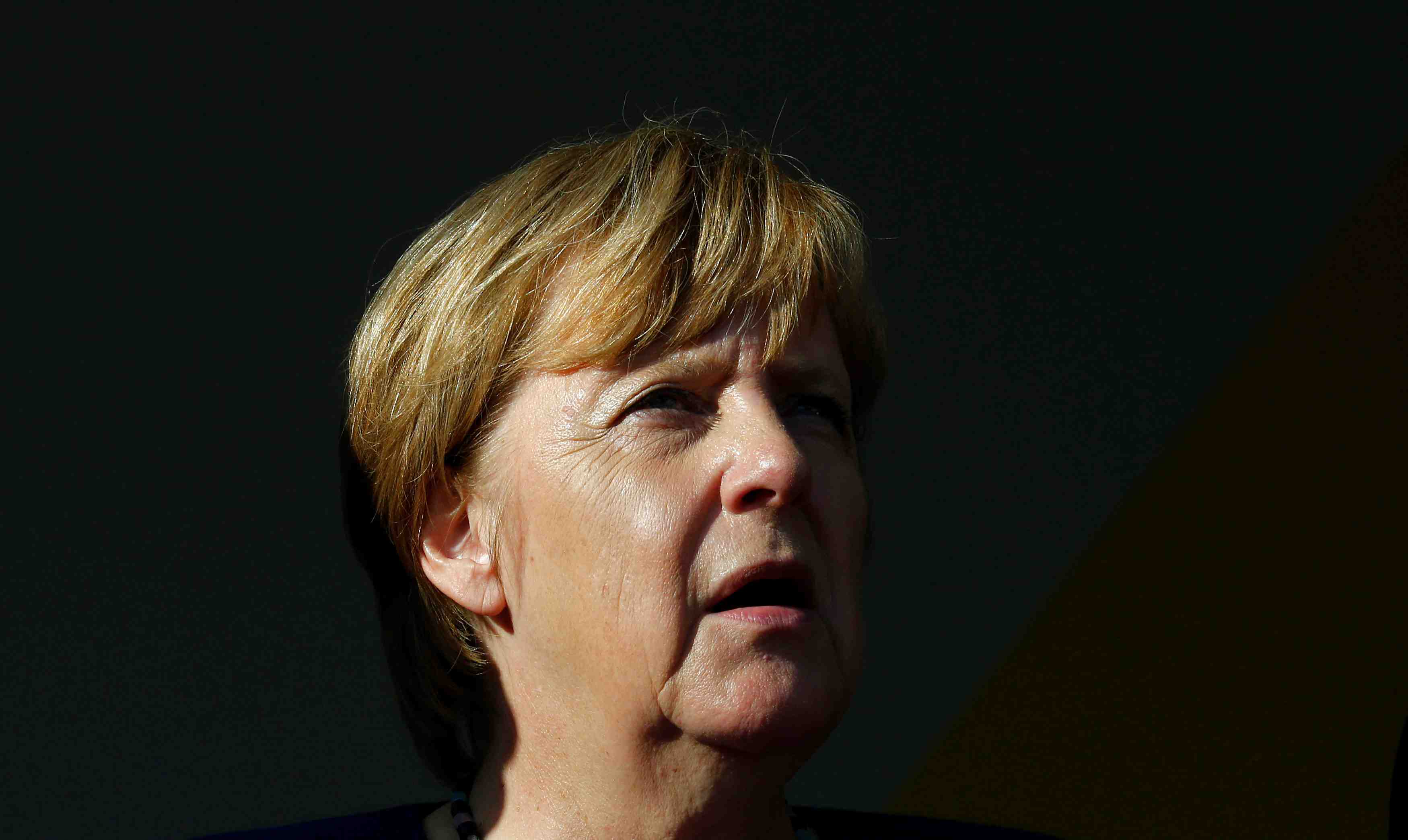 Merkel sifflee par l'extreme droite dans un meeting de campagne