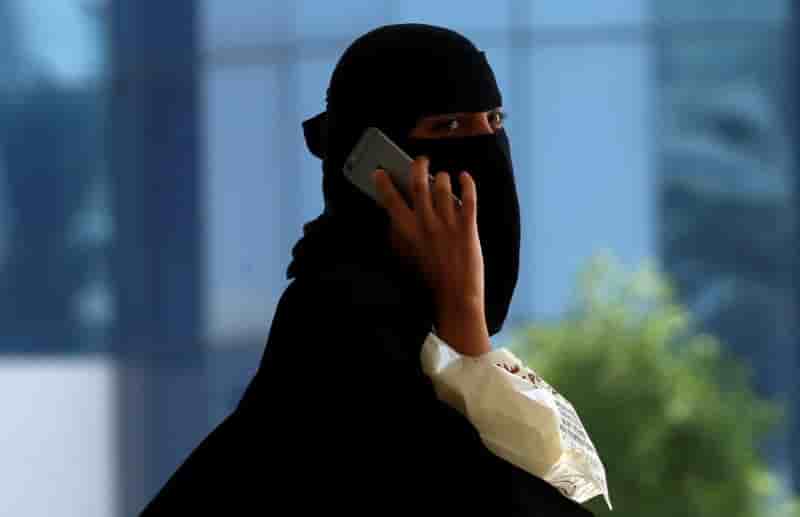 En arabie, espionner le telephone de son conjoint peut mener en prison