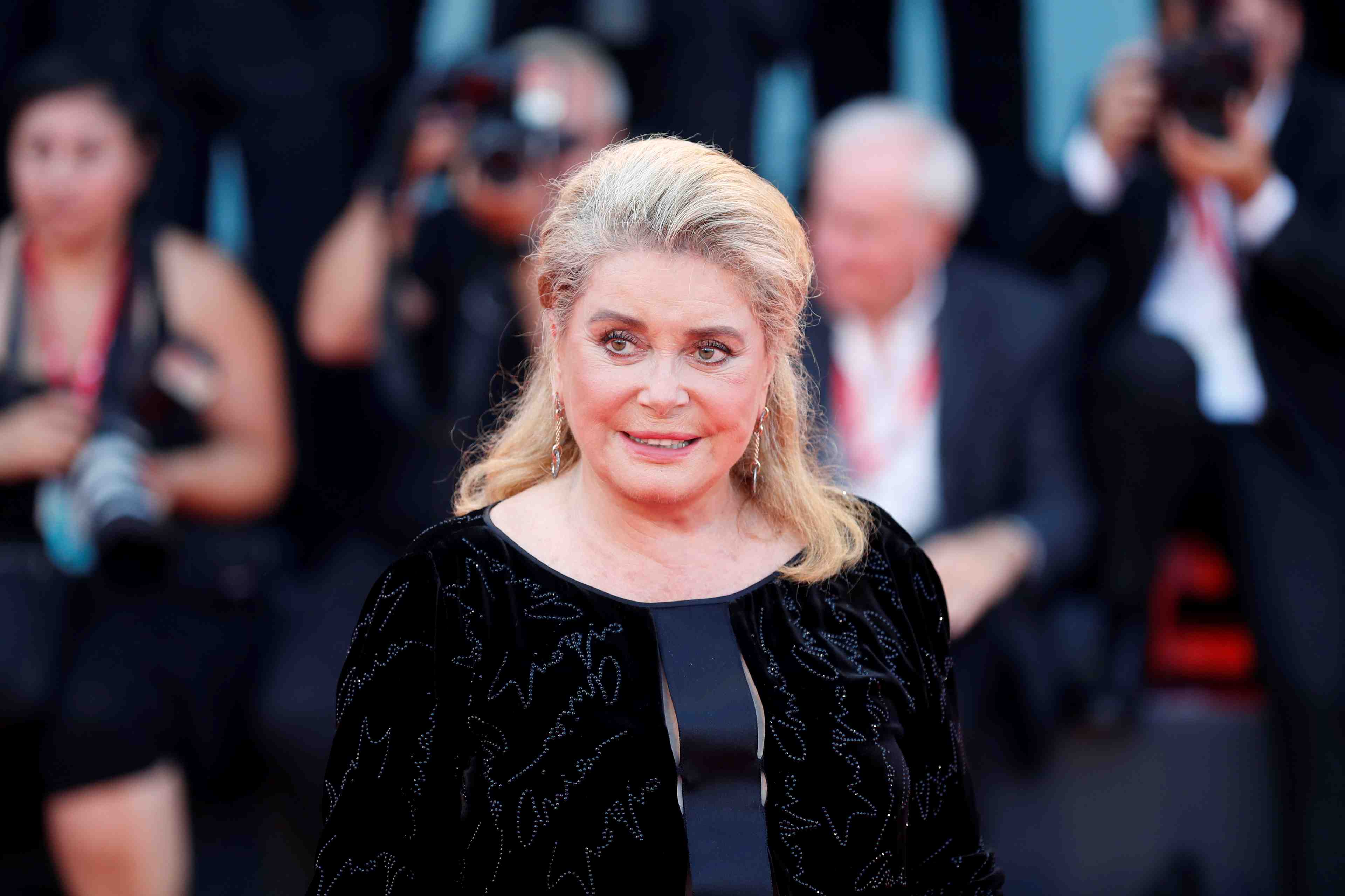 L'actrice catherine deneuve hospitalisee apres un malaise, selon le parisien