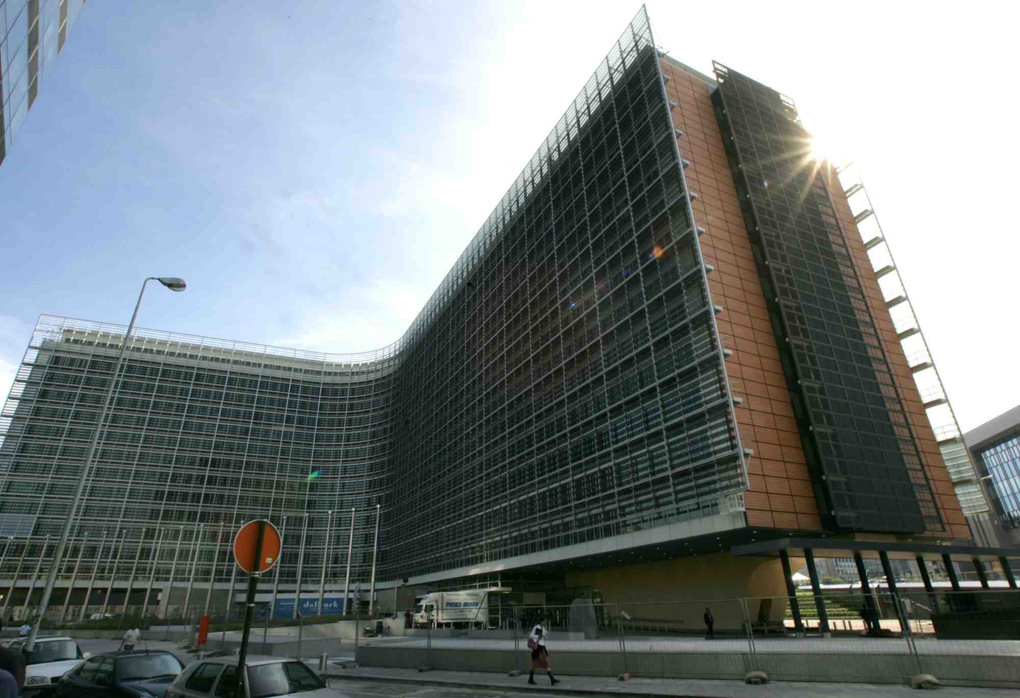 La commission europeenne veut prolonger la suspension des regles de maastricht