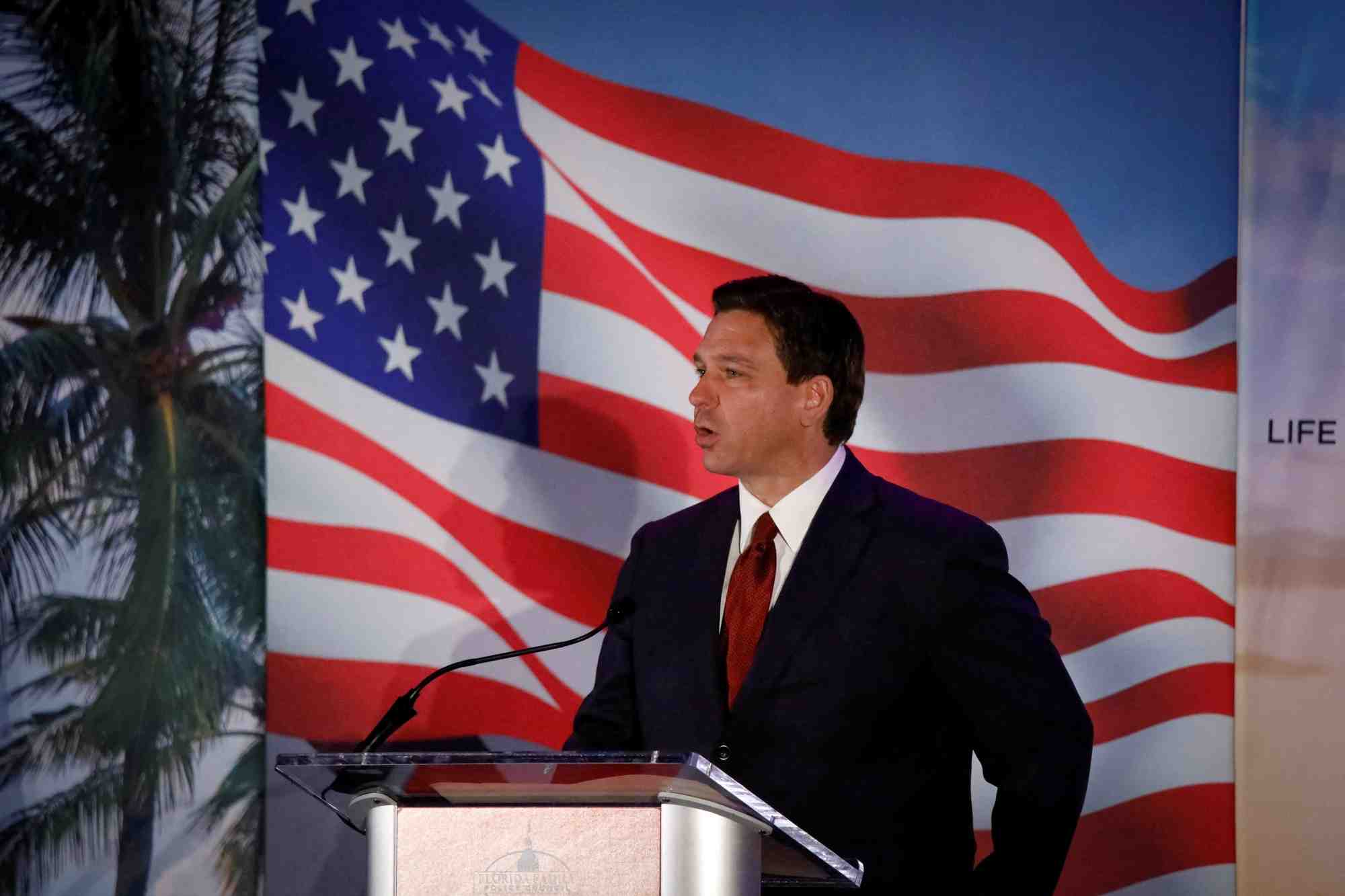 Le gouverneur de floride ron desantis s'exprime lors du diner de gala annuel du florida family policy council, a orlando