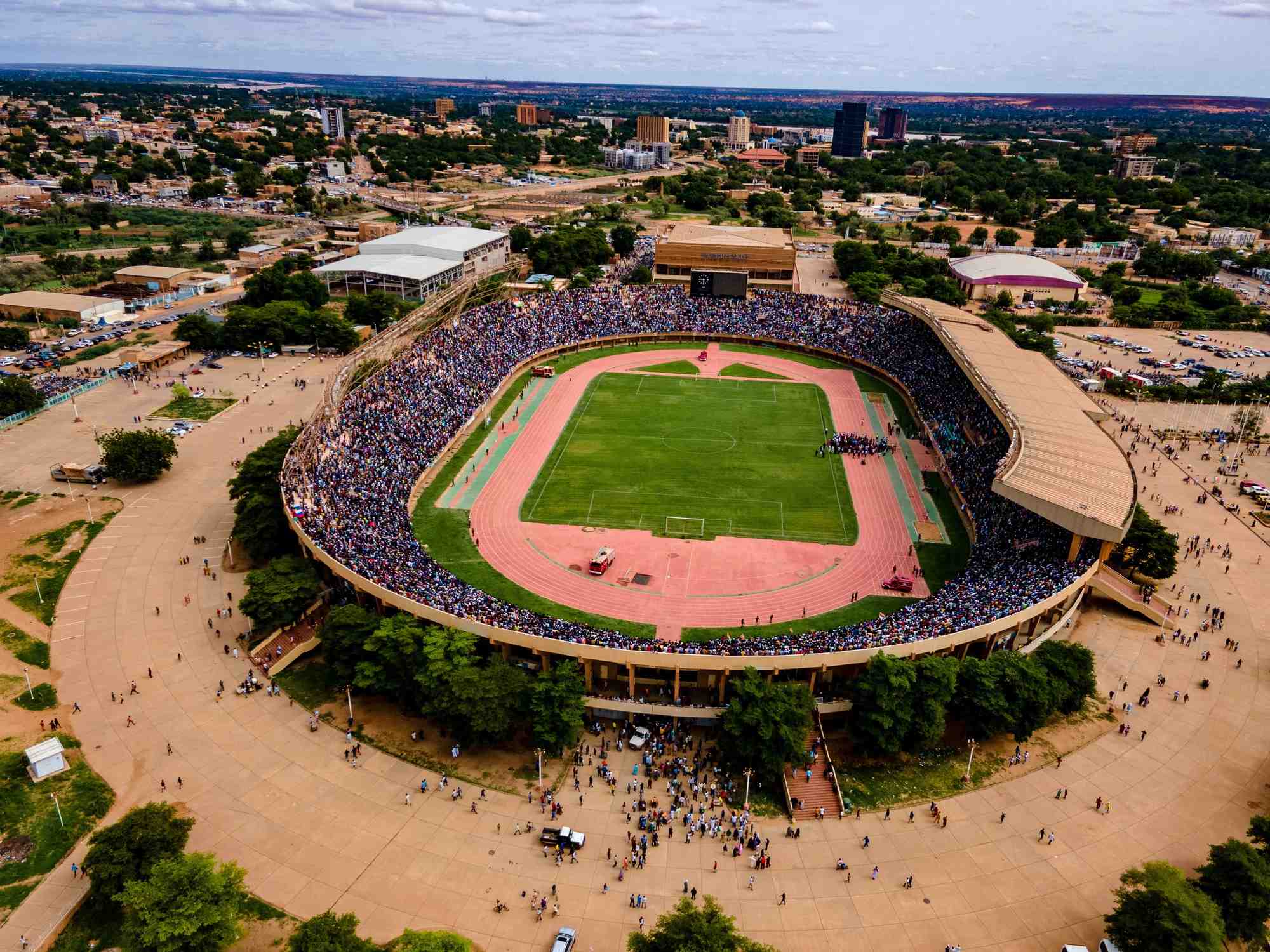 Photo d'archives d'un rassemblement dans un stade de niamey, au niger
