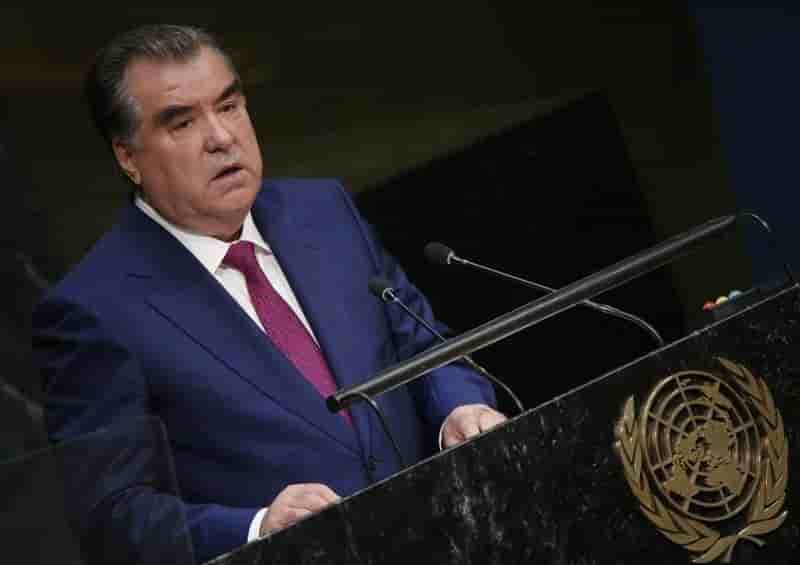 Le president tadjik peut rester au pouvoir