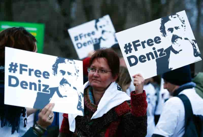 Pour le reporter deniz yucel, la turquie derive vers le fascisme
