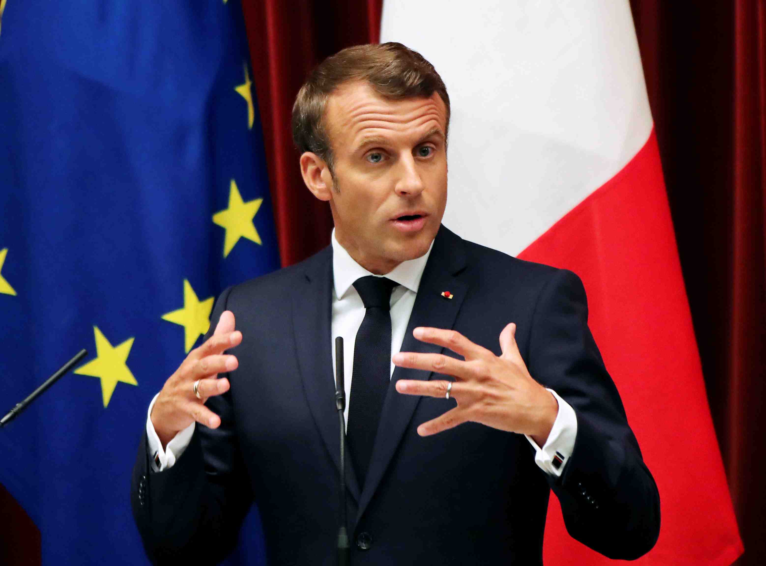 Pour macron, l'etat n'a pas a reduire sa part dans renault