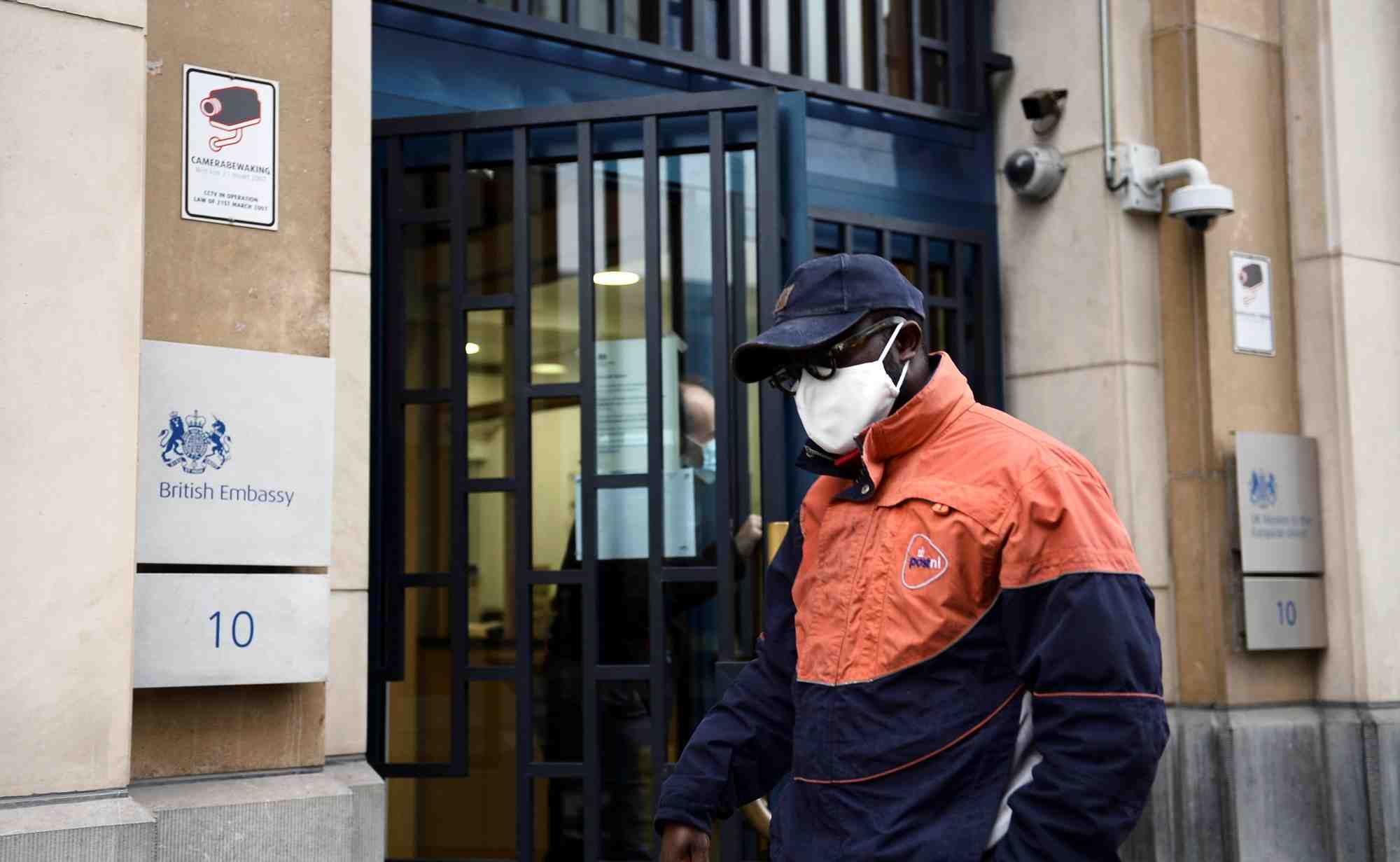 Postnl va proposer des contrats permanents a ses livreurs