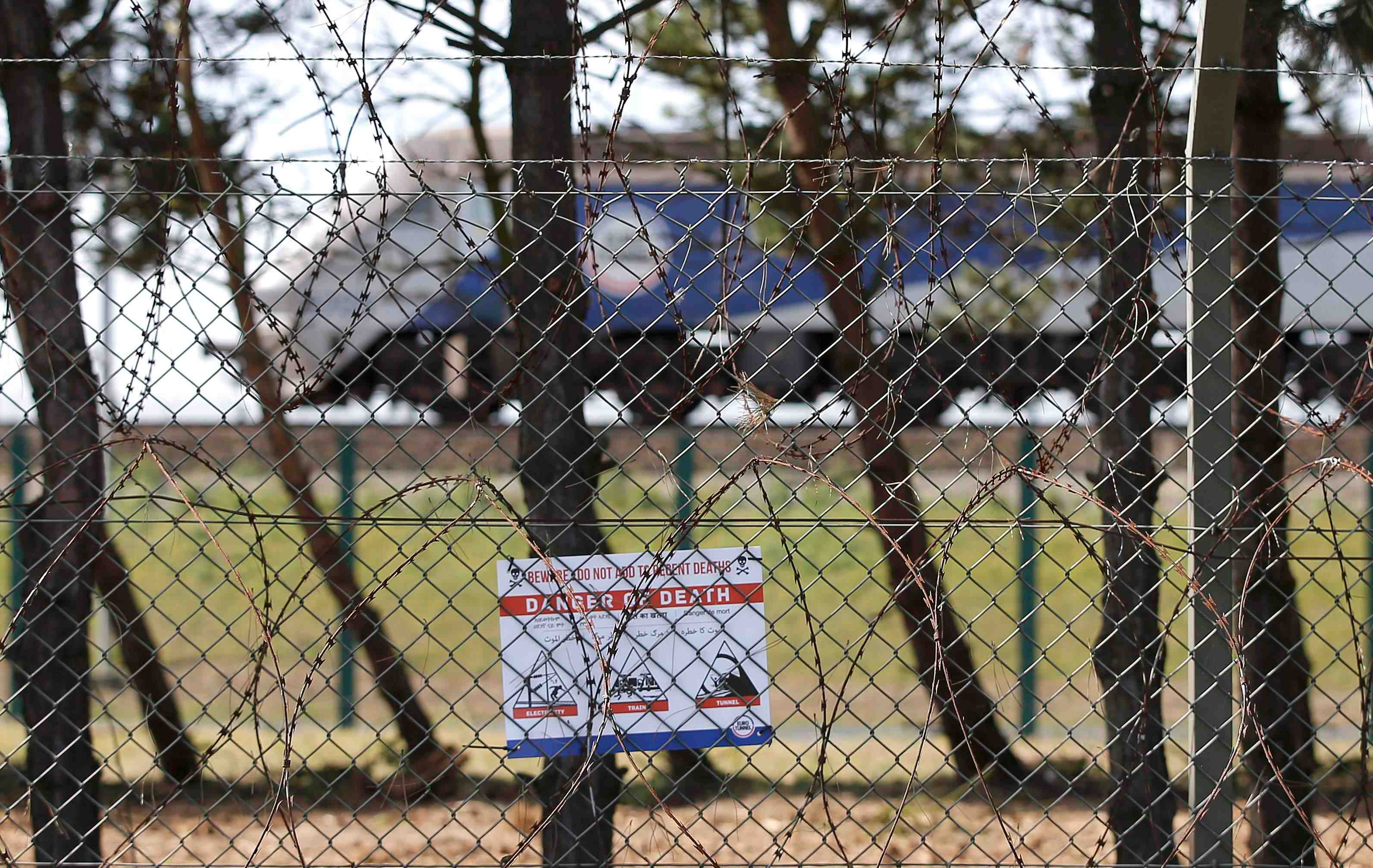 Paris et londres vont accentuer la lutte contre les passeurs de migrants