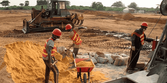 Cabinda Angola chantier port ouvriers
