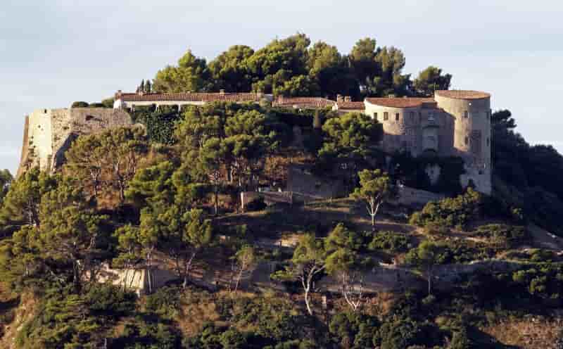 Un drone survole le fort de bregancon, enquete ouverte