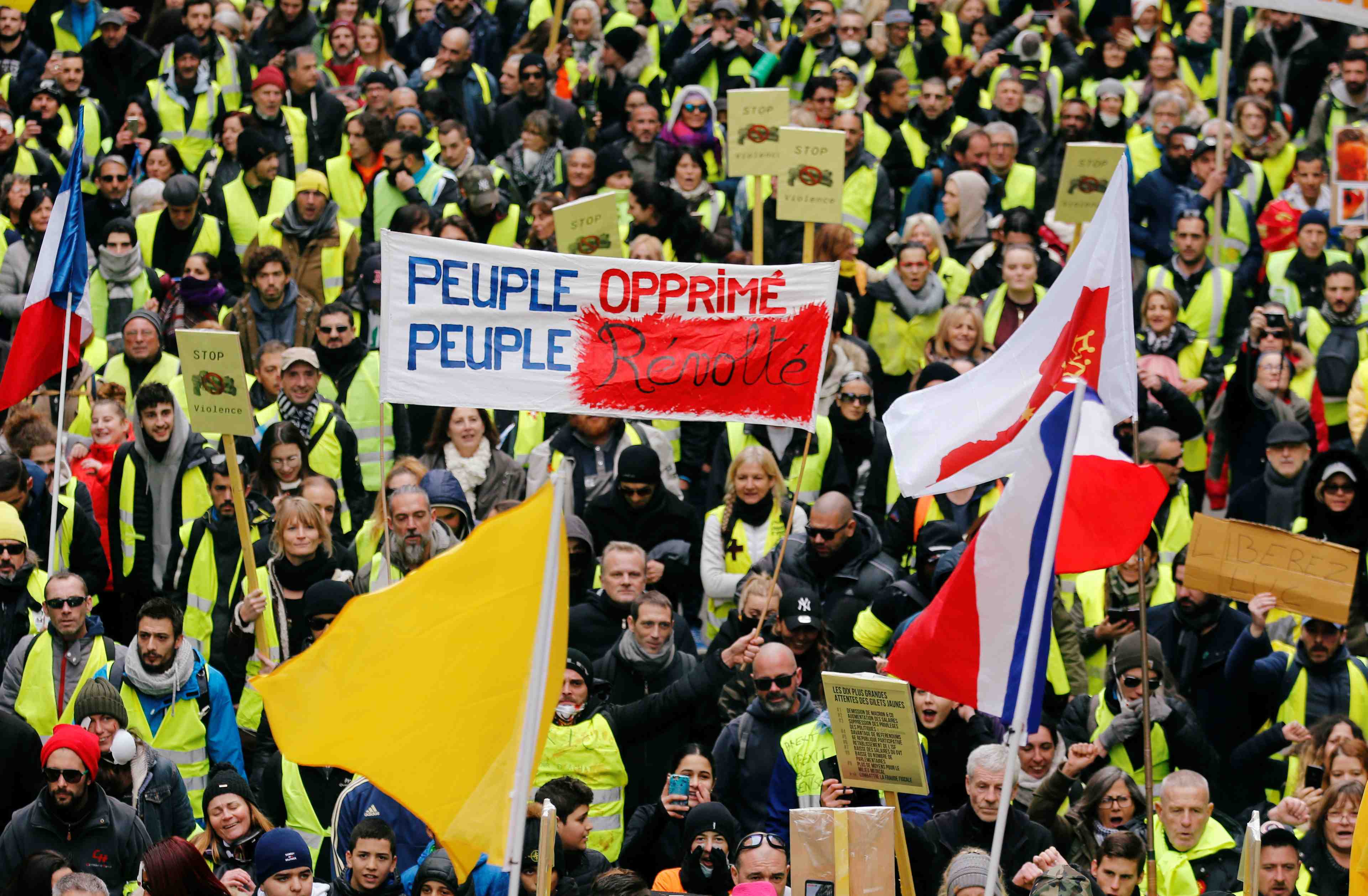 France: les "gilets jaunes" toujours largement soutenus, selon un sondage