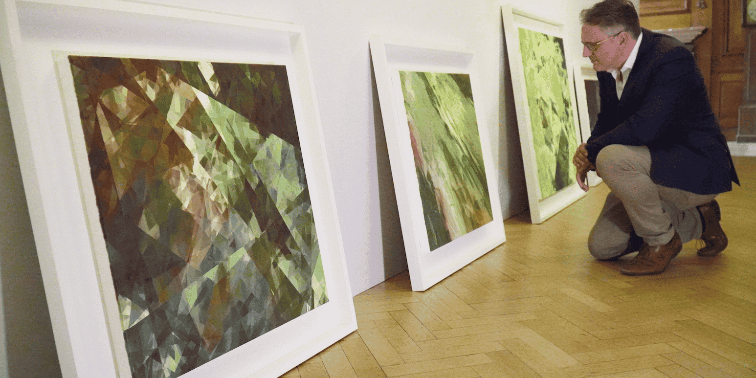 Lors de la première exposition qui se tient en ce moment en Angleterre, les dessins, tableaux et sculptures d'AI-Da, humanoïde doté d'une intelligence artificielle, se sont vendues en à peine quelques jours pour plus d'un million d'euros. Preuve, s'il était besoin, que l'IA est un placement d'avenir !