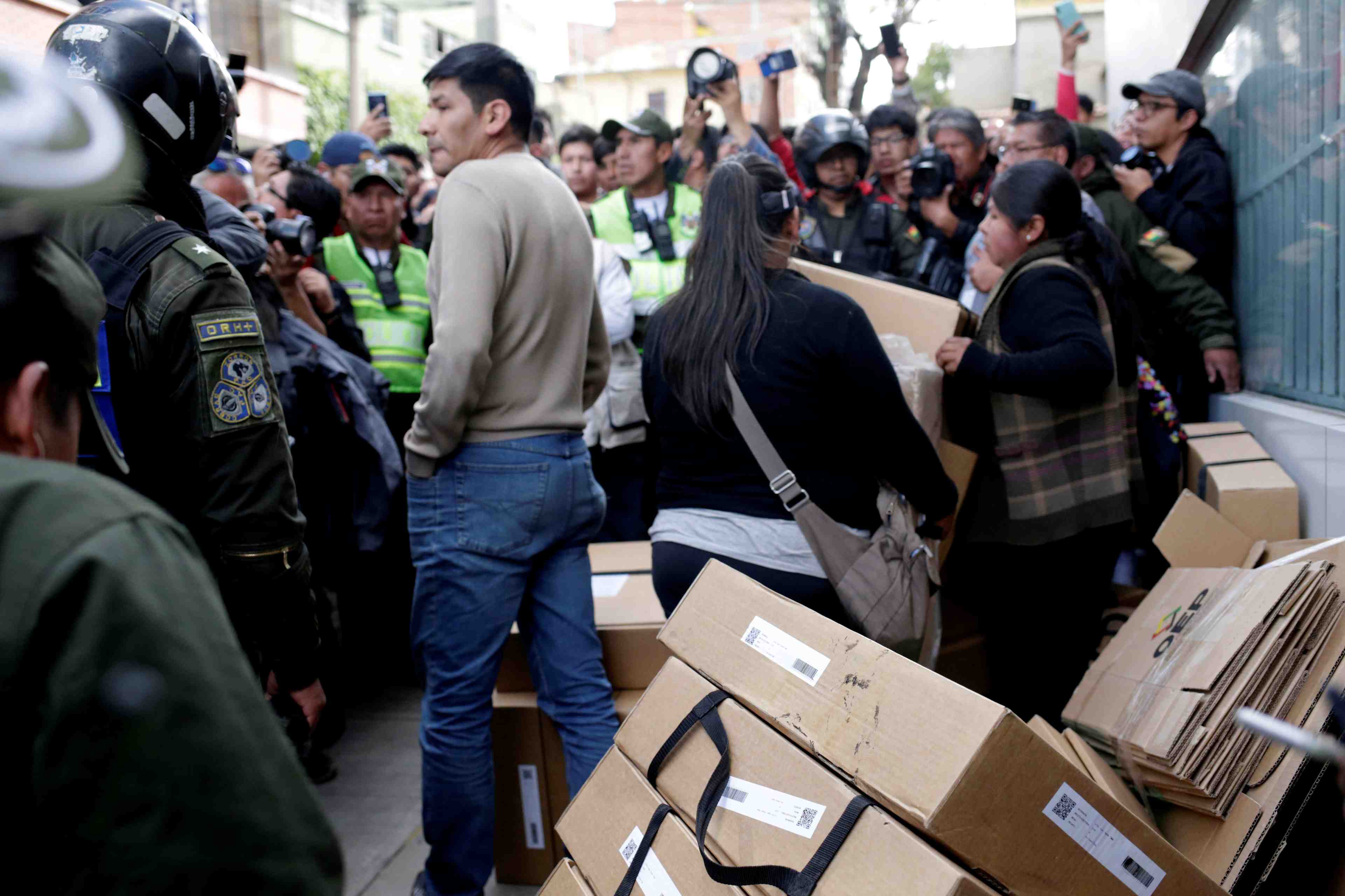 Bolivie: morales et mesa se disputent les resultats de la presidentielle