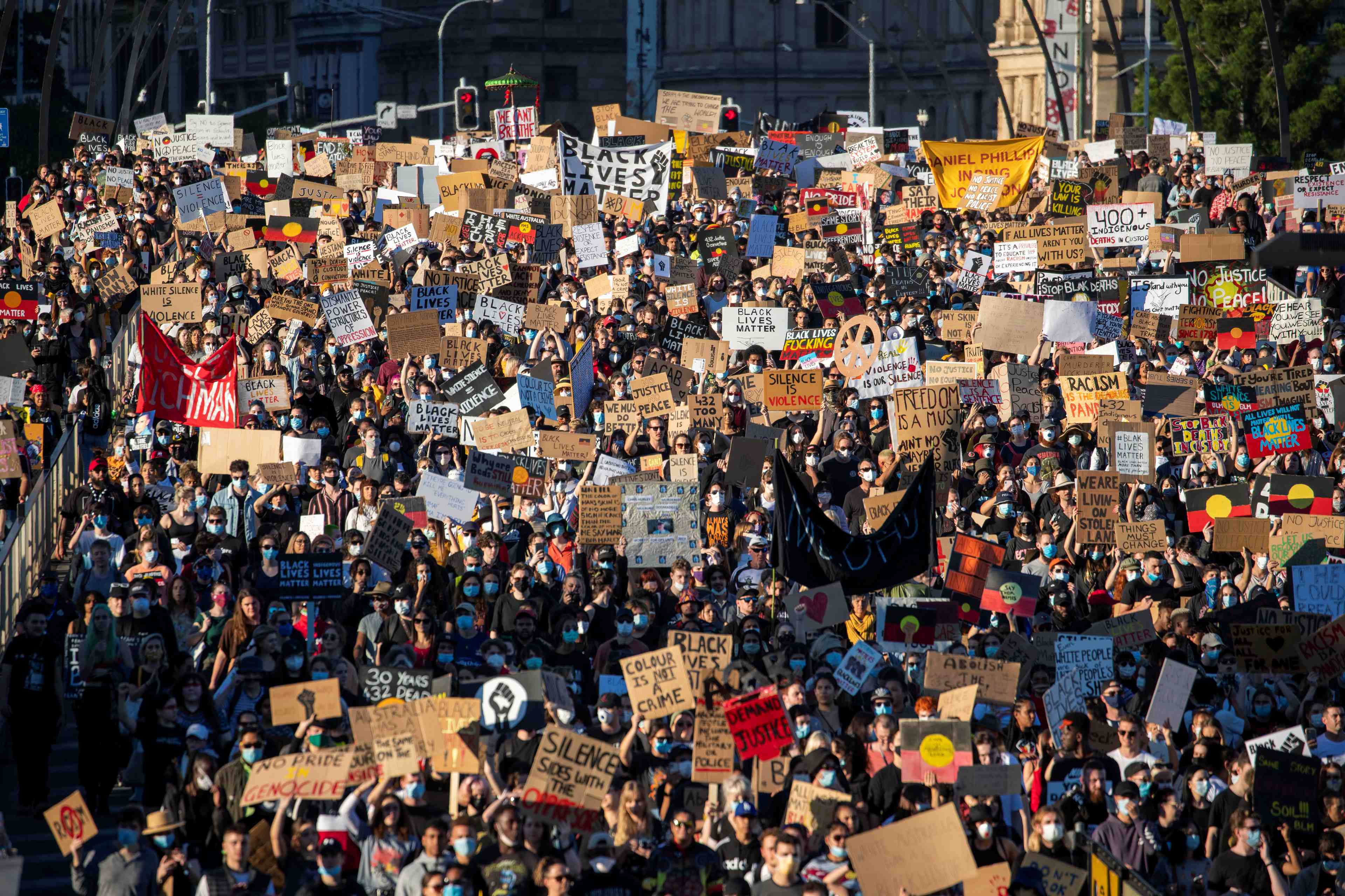 Des milliers d'australiens manifestent leur soutien au black lives matter