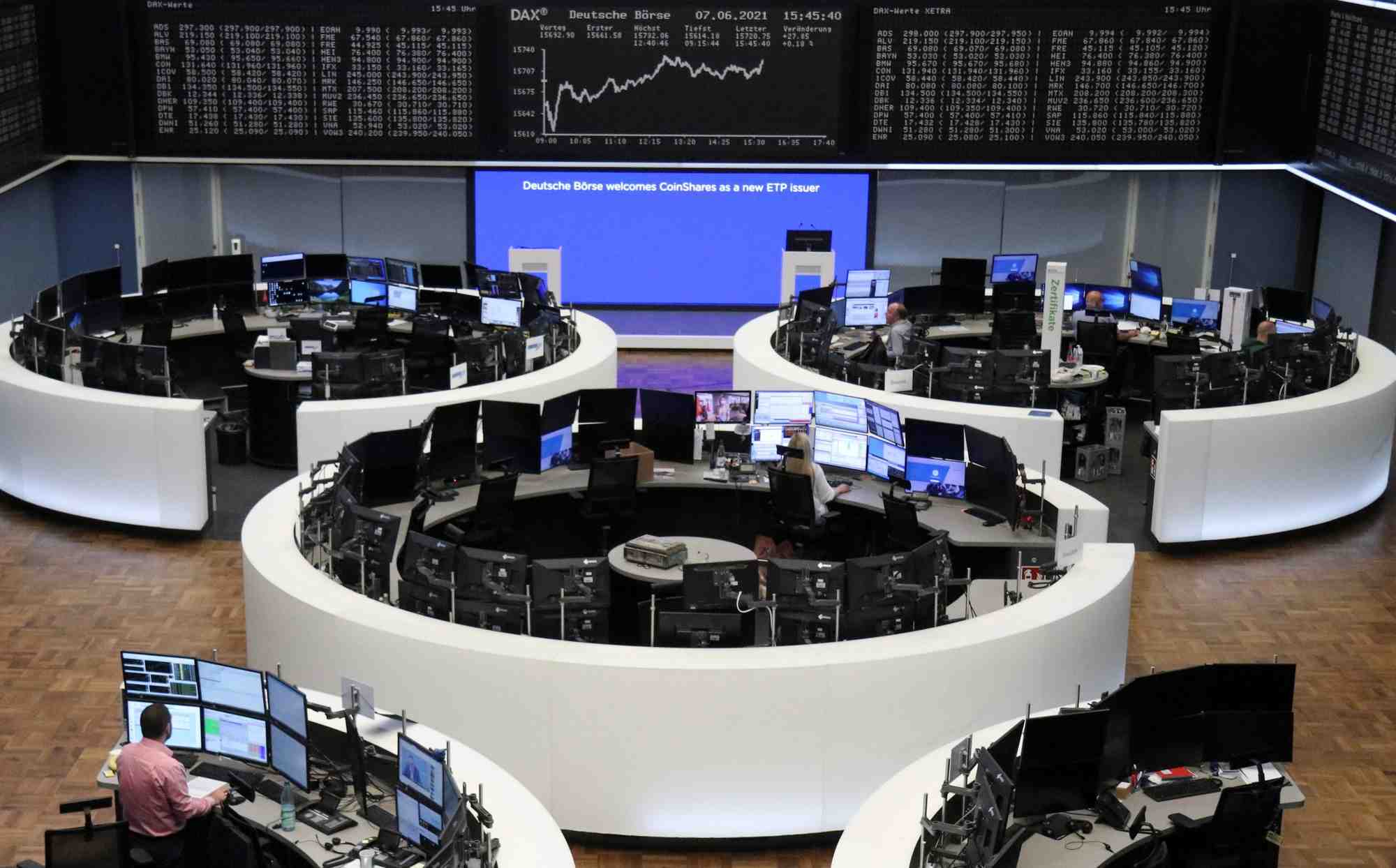 Les bourses europeennes terminent en hausse