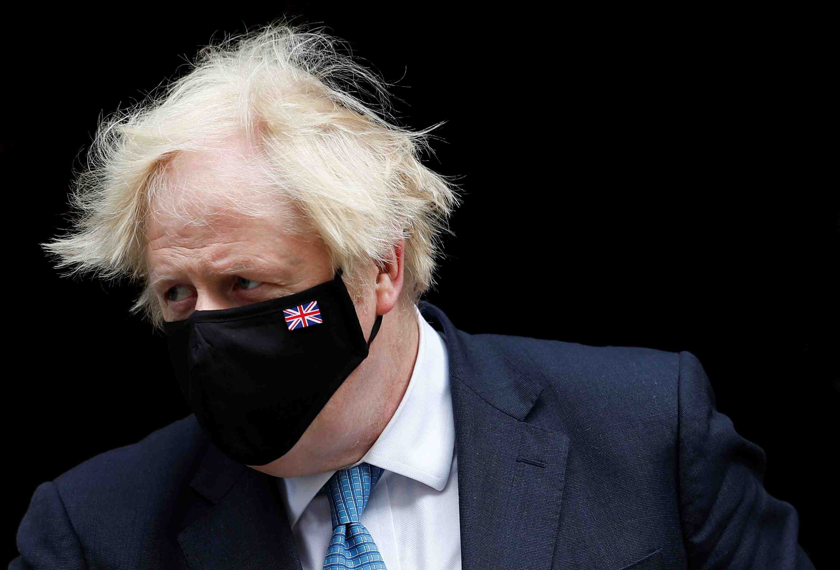 Gb/coronavirus: cas contact, boris johnson va finalement s'isoler