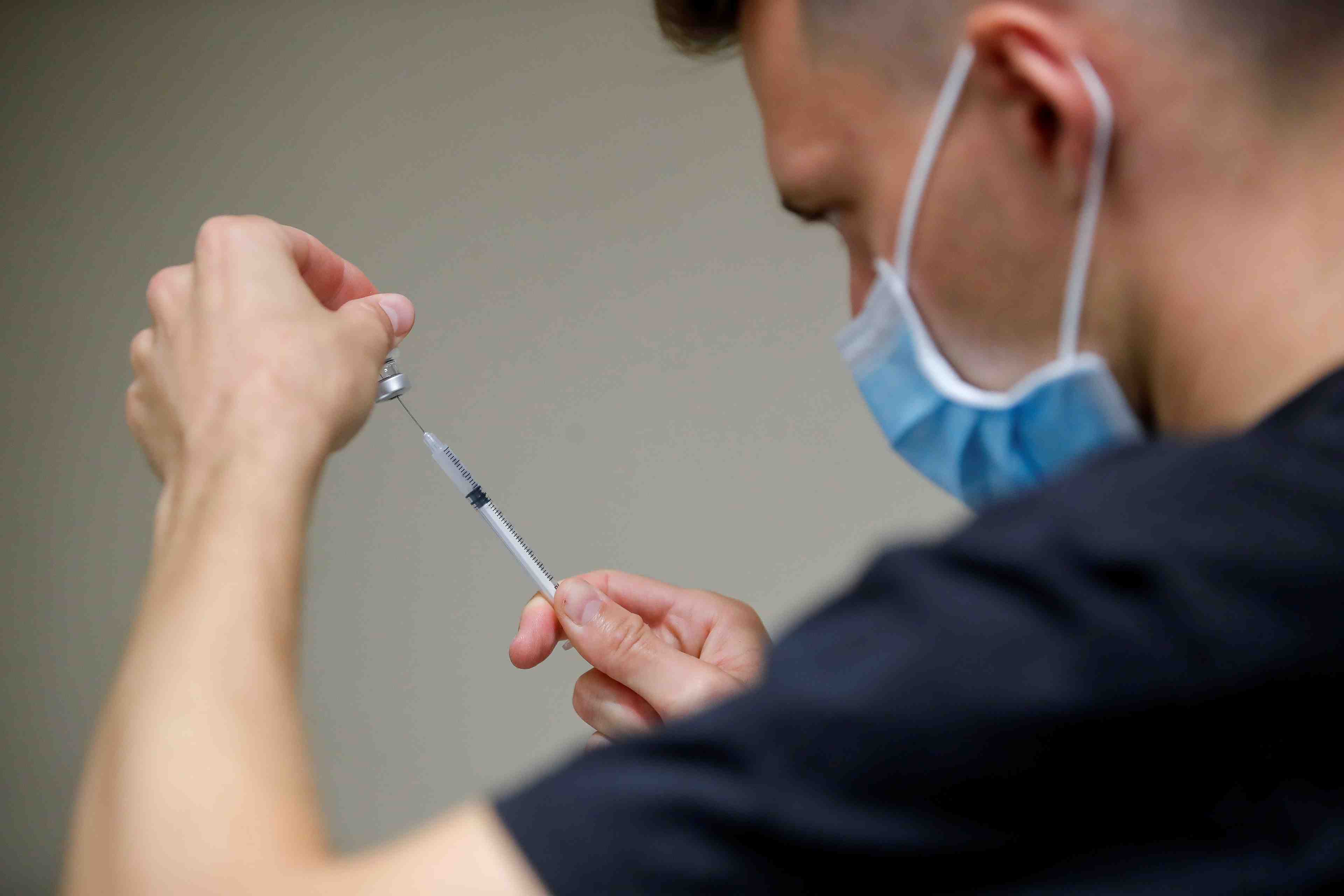 L'ue devrait atteindre l'objectif de 70% d'adultes vaccines d'ici la fin de l'ete