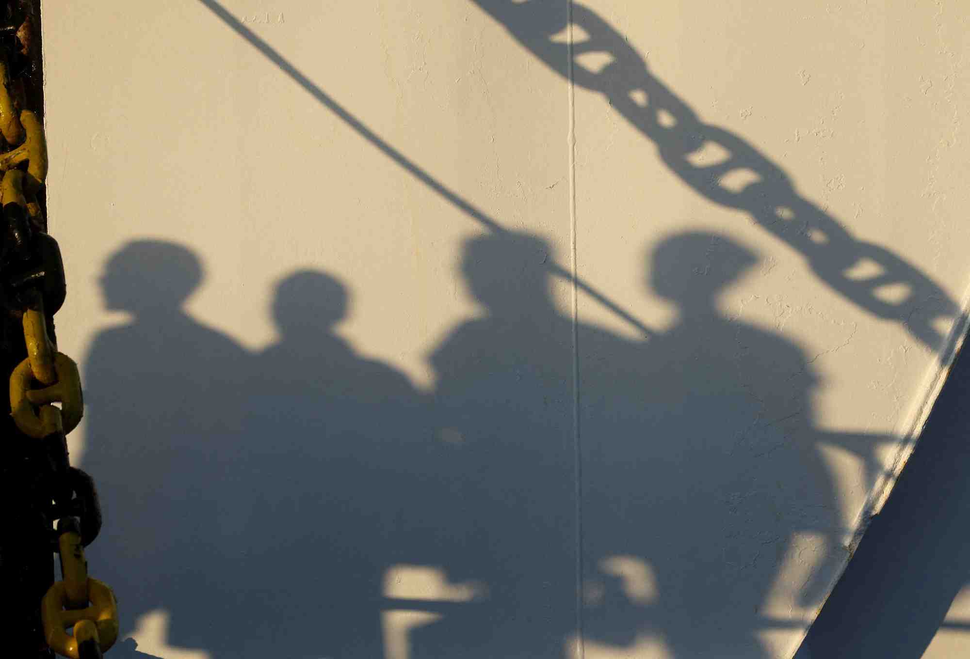 Photo d'archives des ombres de migrants sur l'ile de lampedusa, en italie